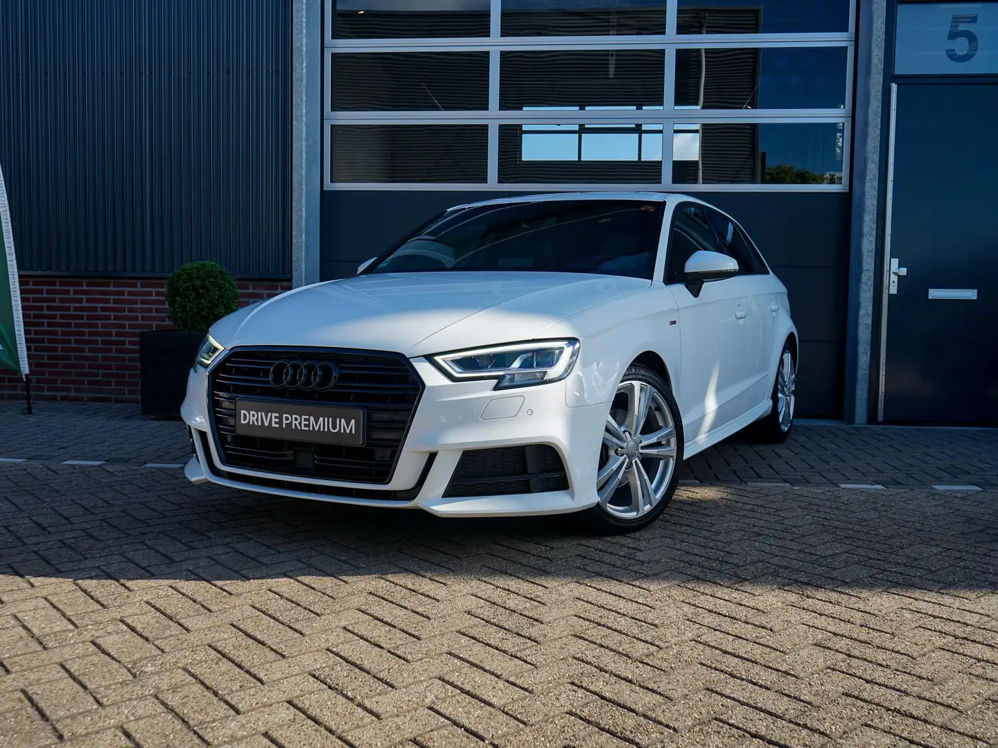 Audi A3 Sportback 1.5 TFSI CoD Sport S Line Edition Blanc - 1