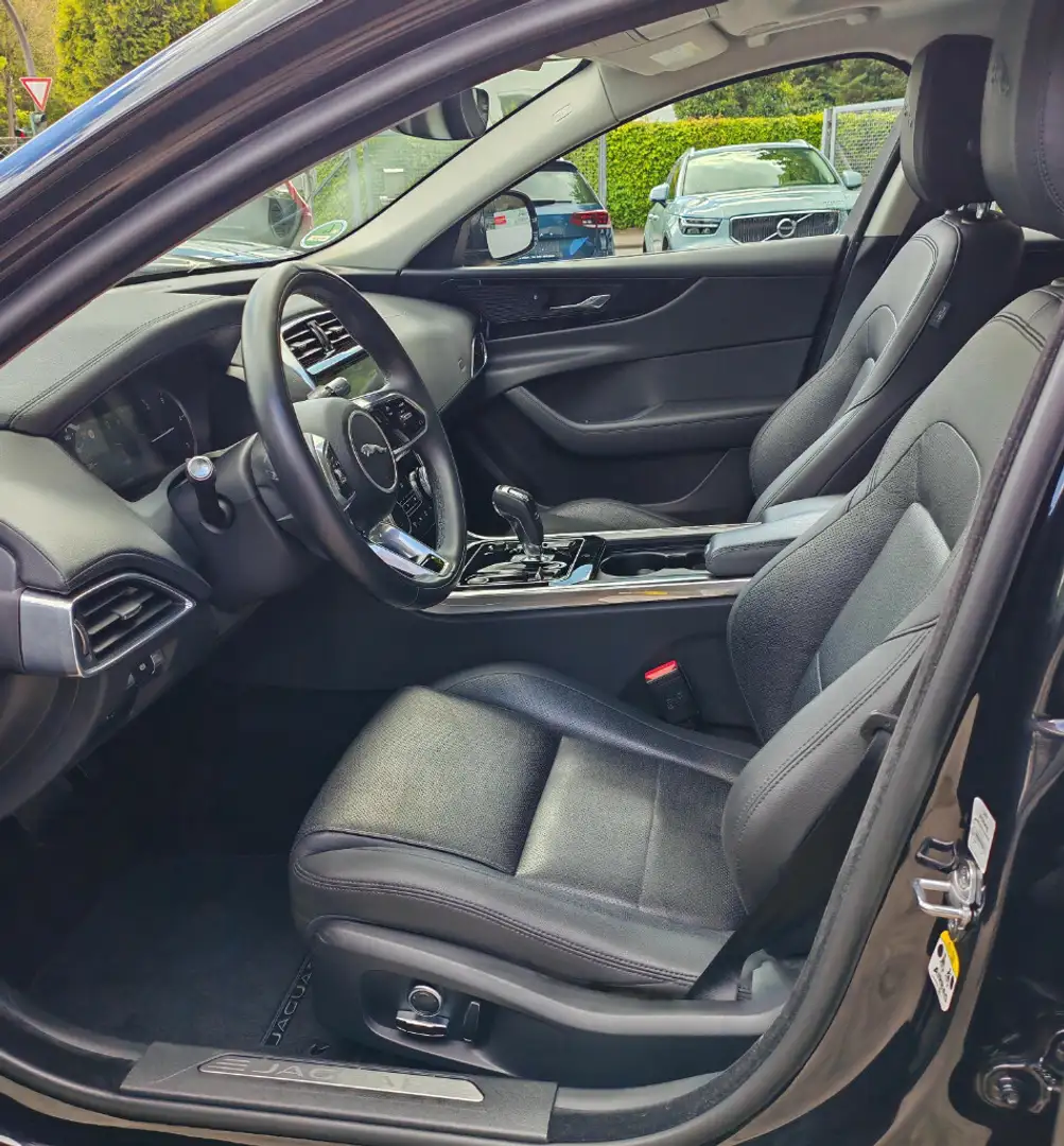 Jaguar XE D200 LED.NaviPro.Leder.360°Cam.BLIS.LKA.1Hd. Schwarz - 2