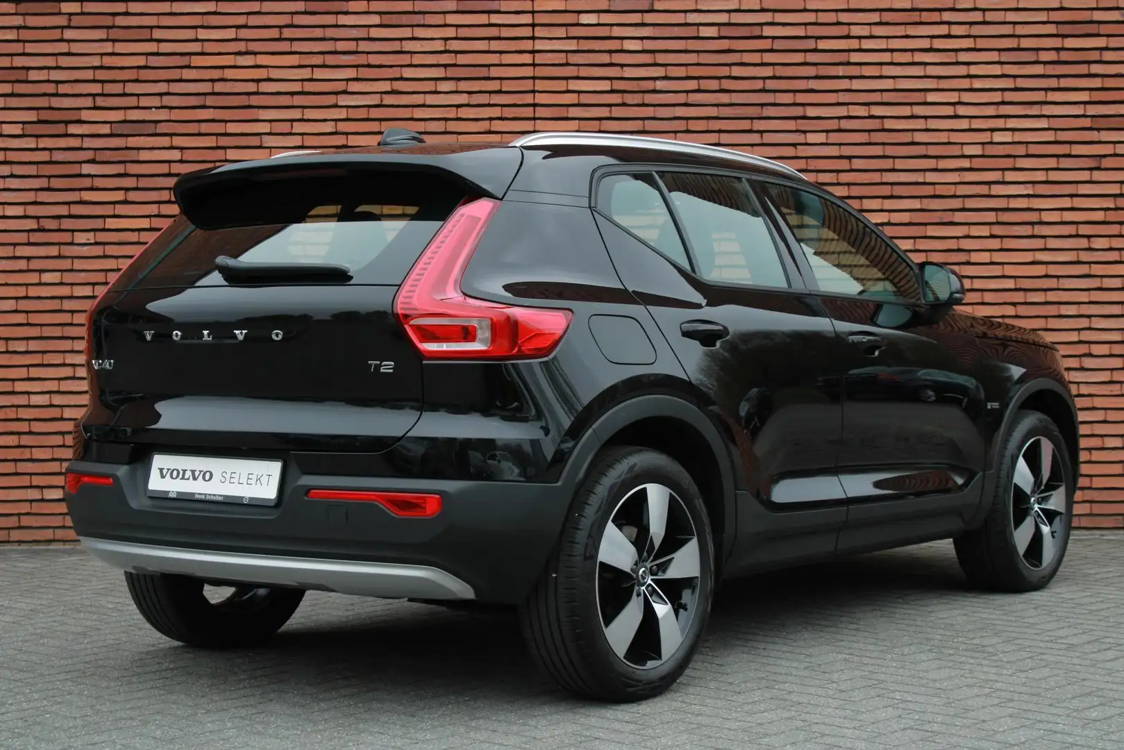 Volvo XC40 T2 Automaat Business Pro | Semi-Elektrische Trekha Negro - 2