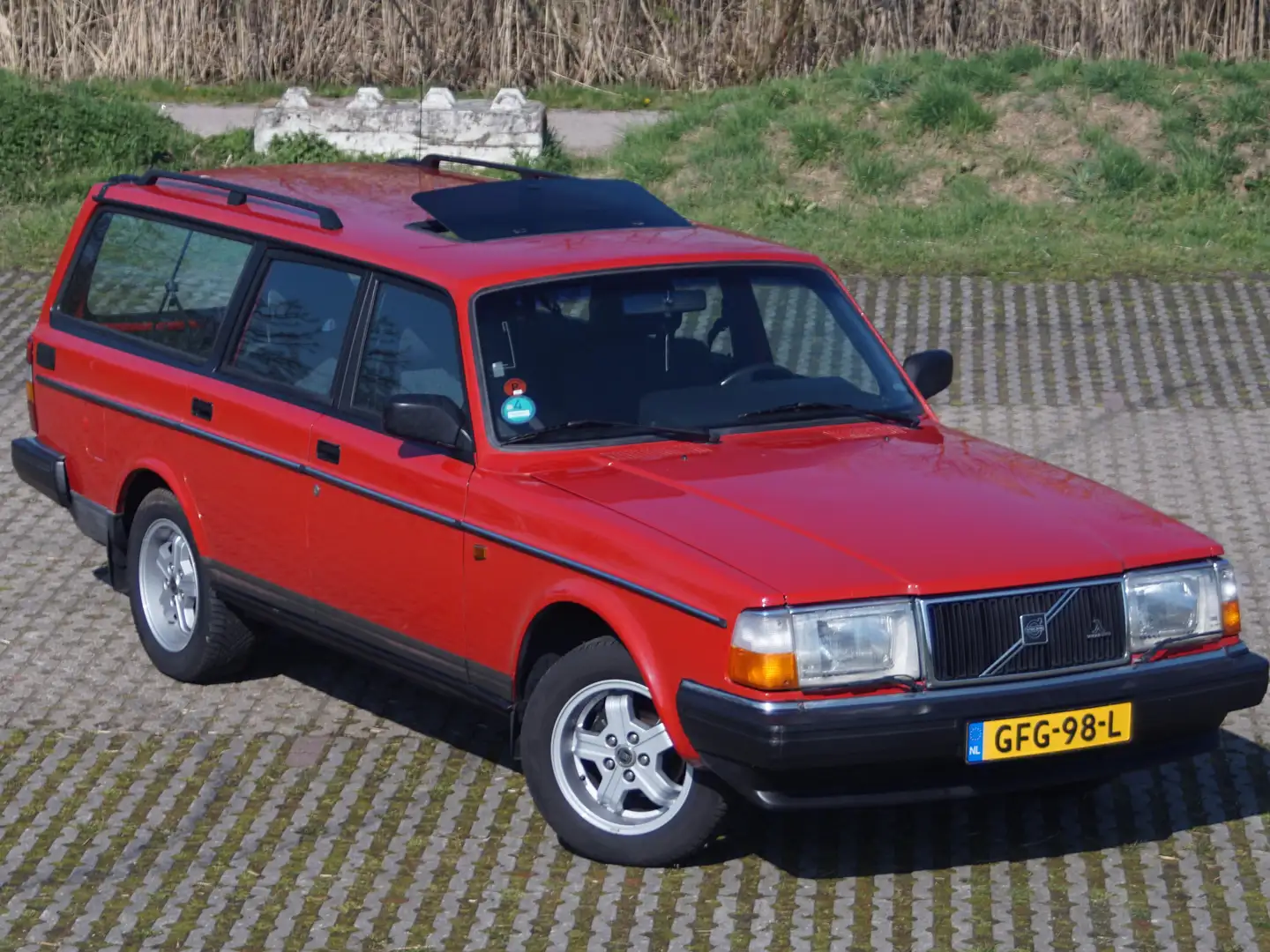 Volvo 240 2.3 Family Rojo - 1