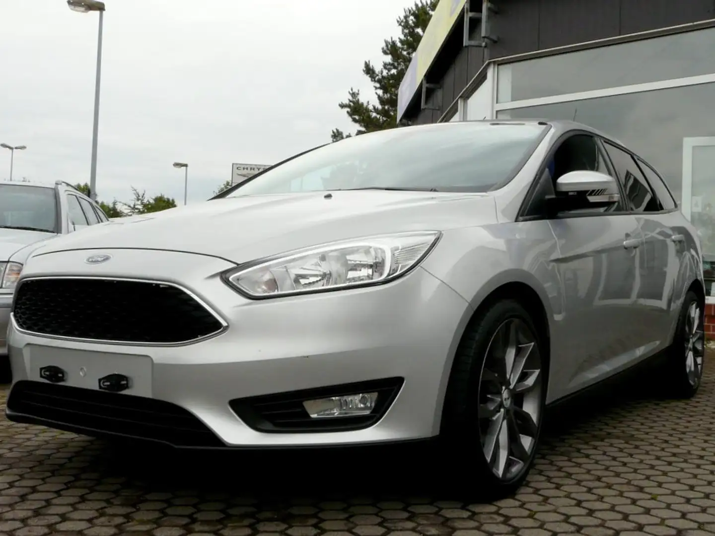 Ford Focus Turnier 1.5 Ecoboost - Facelift - Business Paket - Silber - 1