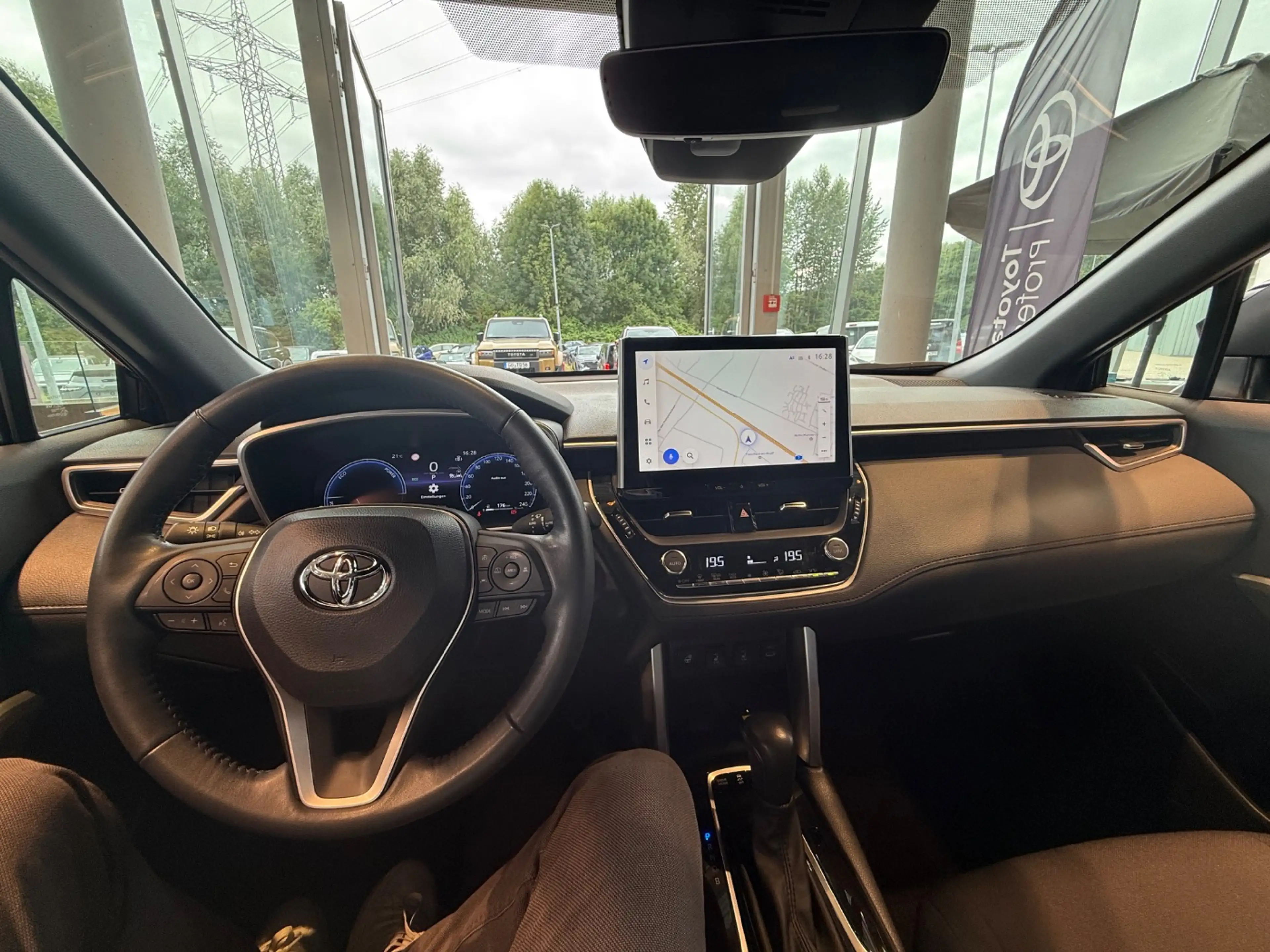 Toyota Corolla Cross 2.0 D FWD Team Deutschland ACC+LED — photo 10