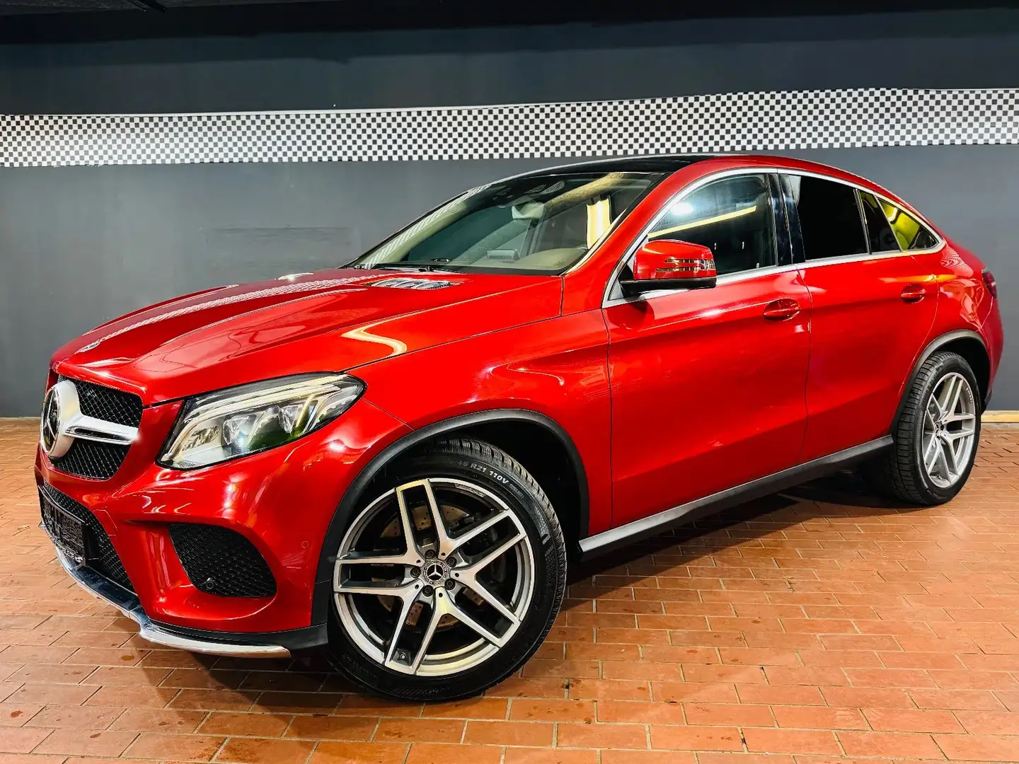Mercedes-Benz GLE 500 Coupe AMG 4Matic Pano Memory Luft Rot - 2