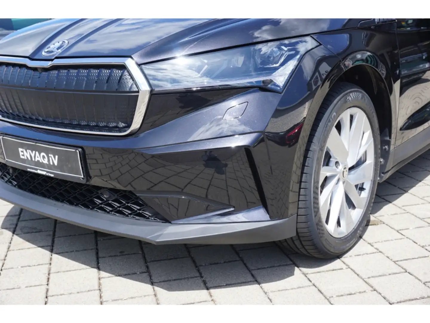 Skoda Enyaq 80 First Edition Suite AHK Navi LED ACC Kamera 20' Schwarz - 2