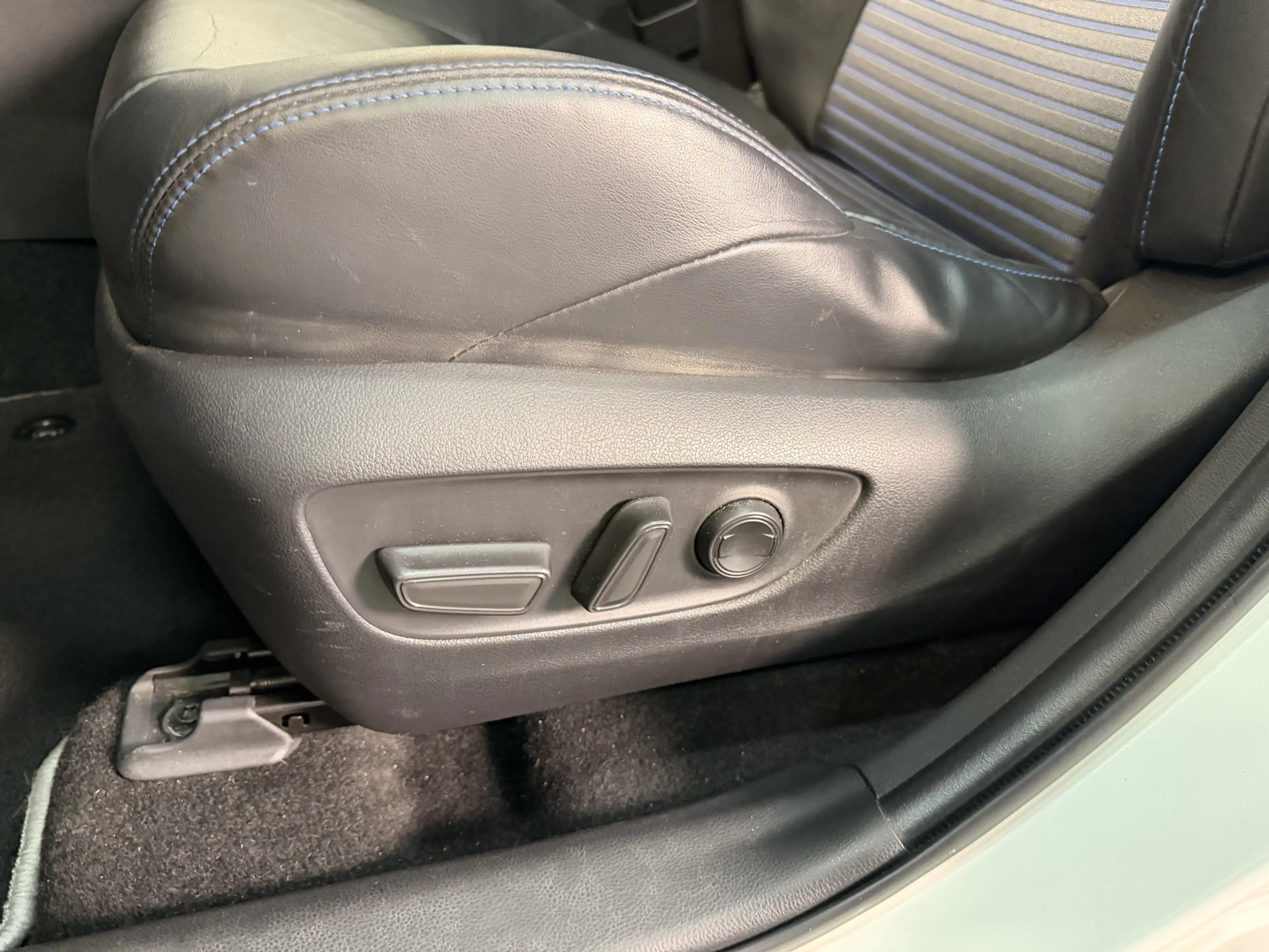 Toyota RAV 4 2.5 Hybrid Bi-Tone | Schuif - / kanteldak | Trekha — photo 11