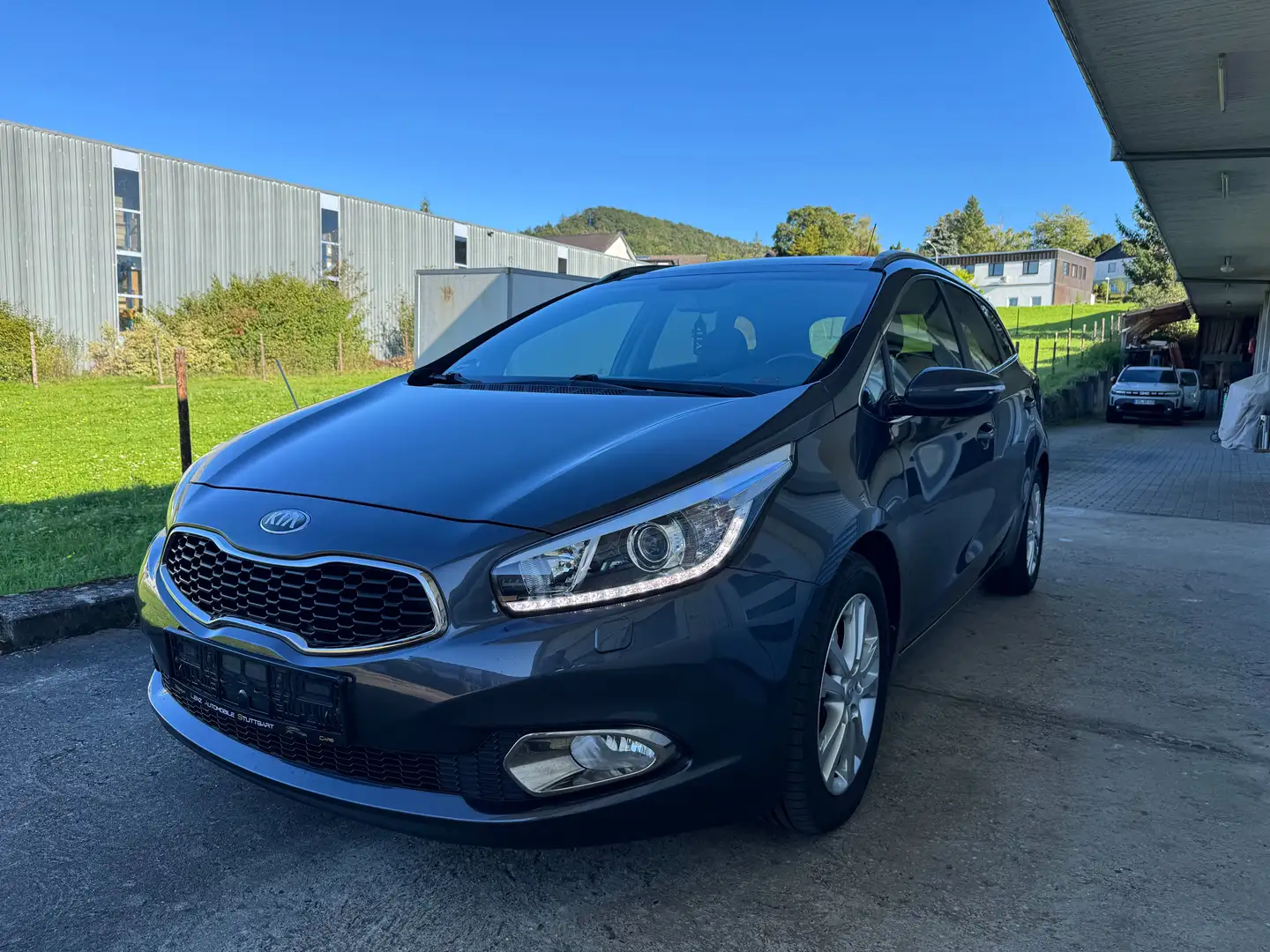Kia Ceed SW / cee'd SW Spirit Navi,Leder,Xenon,Pano.Kamera.Autom. Grau - 2