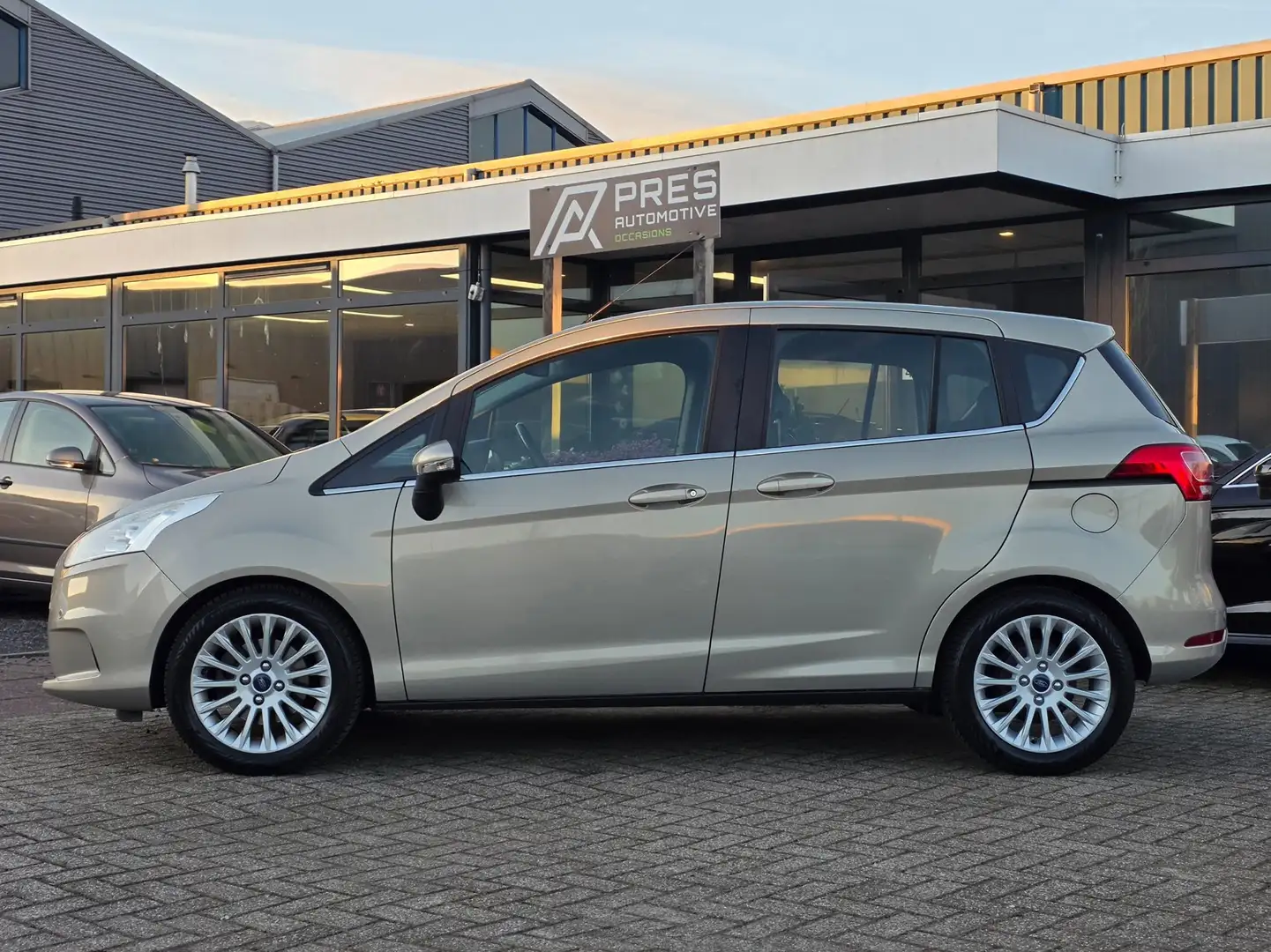 Ford B-Max 1.0 EcoBoost Titanium |CLIMA|CRUISE|NAVI|TREKHAAK Grau - 2
