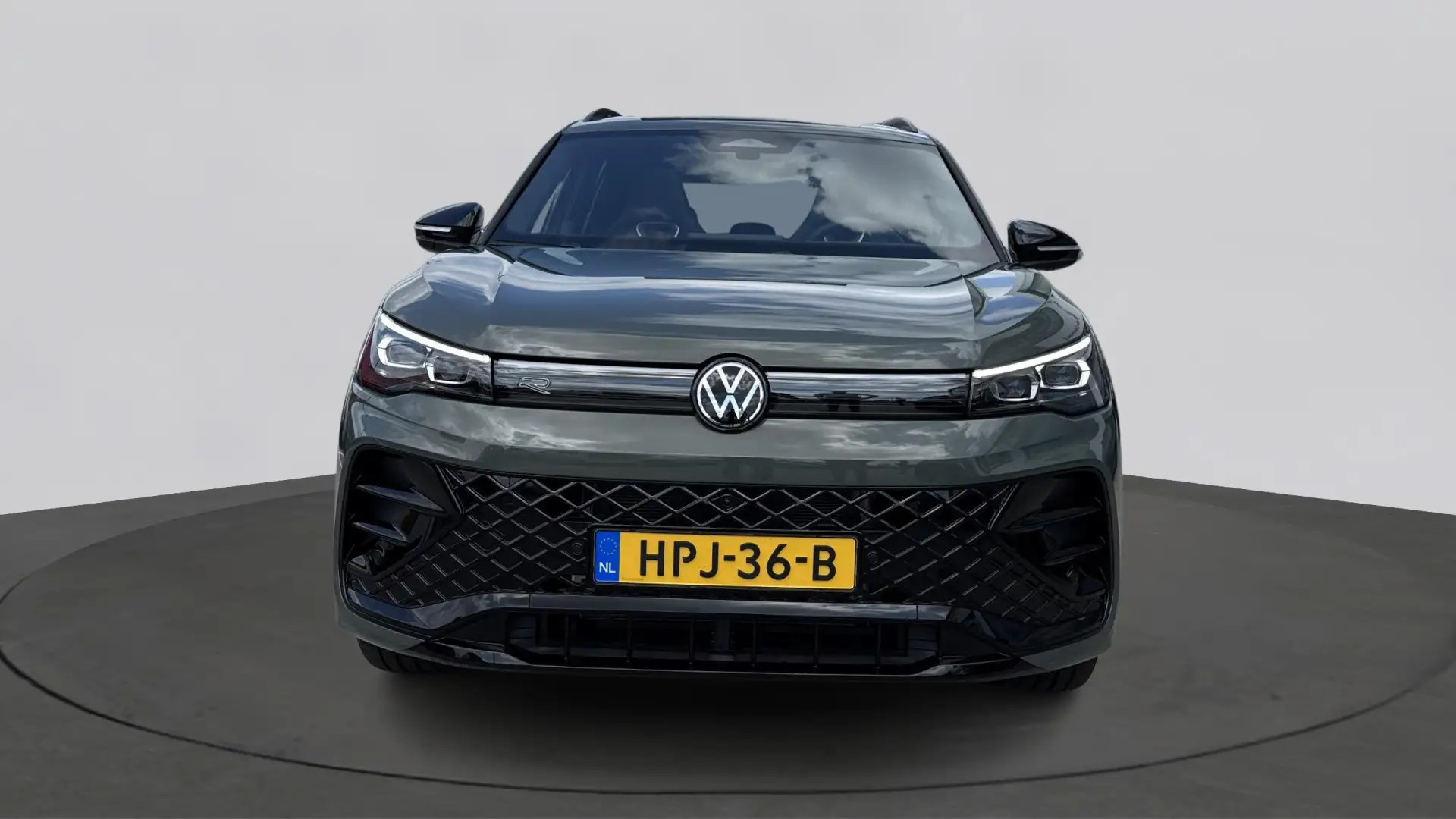 Volkswagen Tiguan R-Line-Edition 1.5 eHybrid 150 kW / 204 pk SUV 6 v Groen - 2
