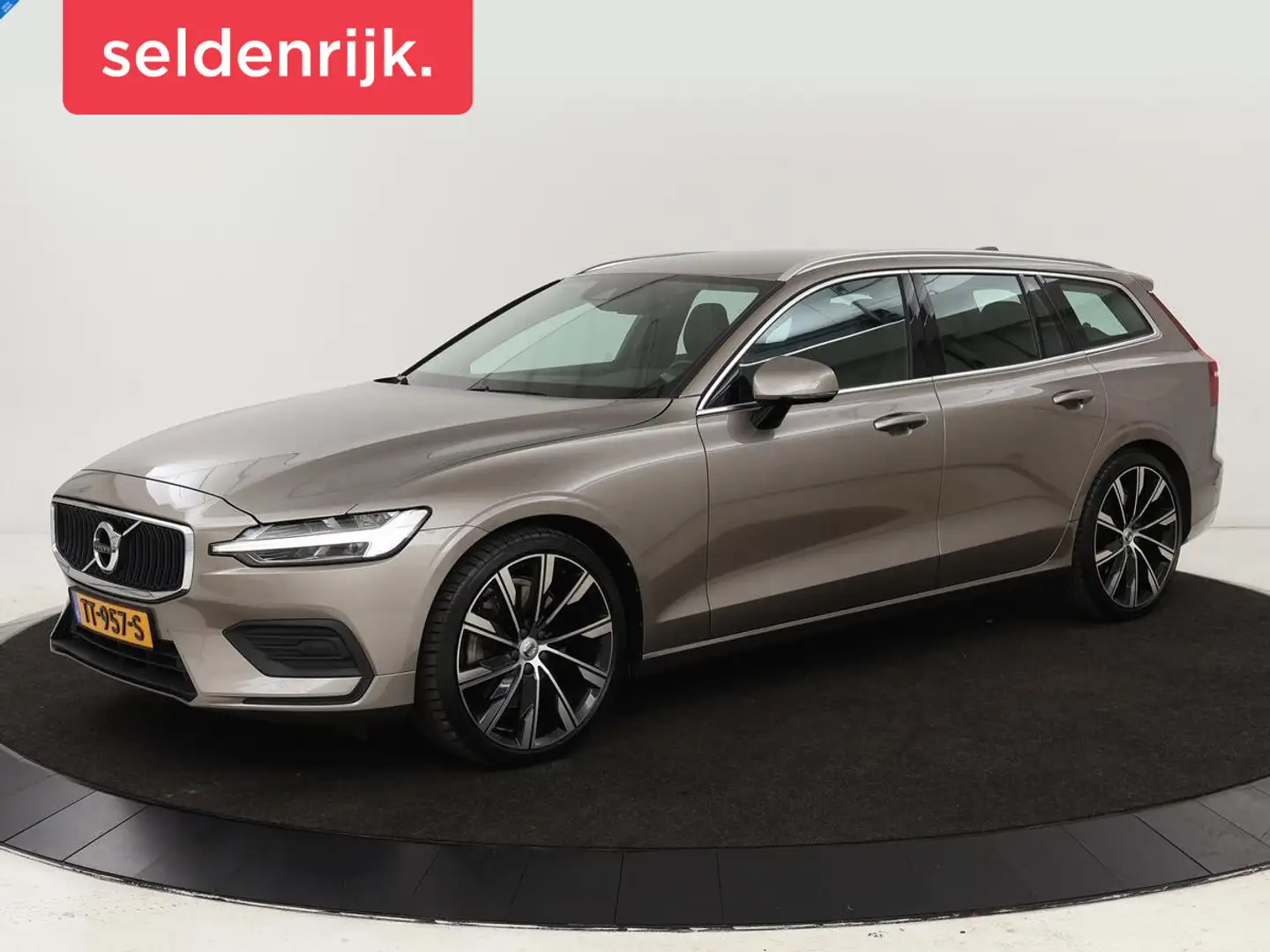 Volvo V60 2.0 T5 Momentum | Leder | Trekhaak | Stoelverwarmi Grijs - 1