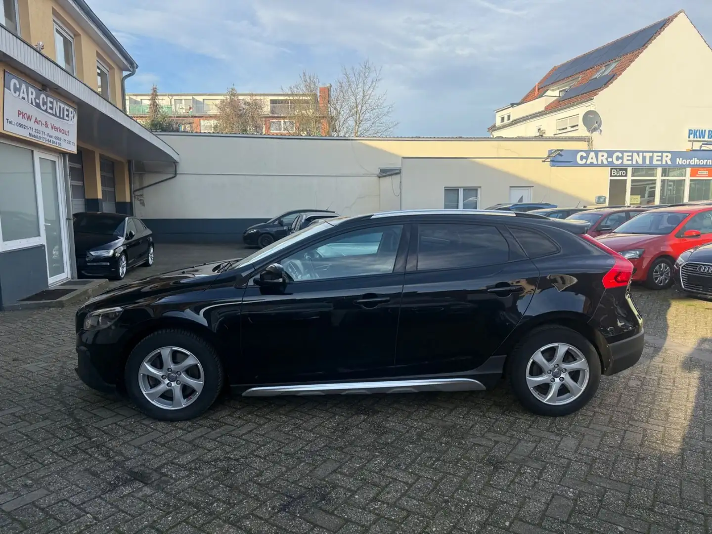 Volvo V40 Cross Country You! D3 *LEDER*XENON*NAVI*** Schwarz - 2