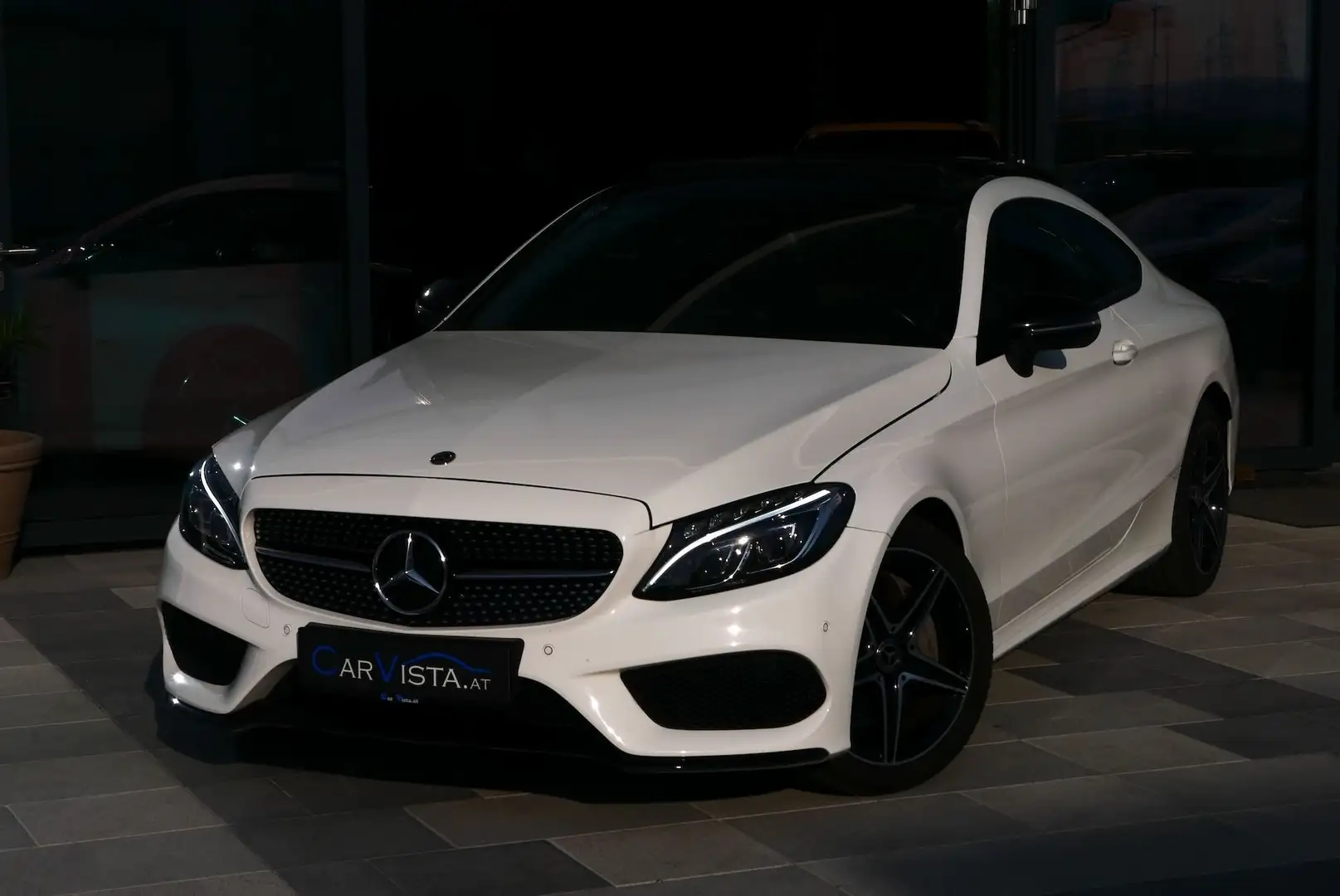 Mercedes-Benz C 250 Coupe Aut. AMG LINE *Panorama* Weiß - 2