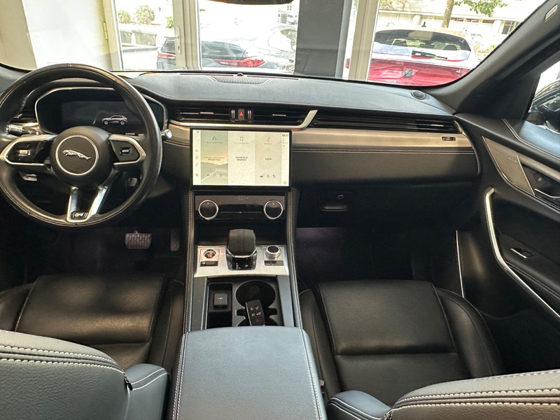 Jaguar F-Pace F-PACE R-Dynamic  AWD, LEDER, PANORAMA — photo 10