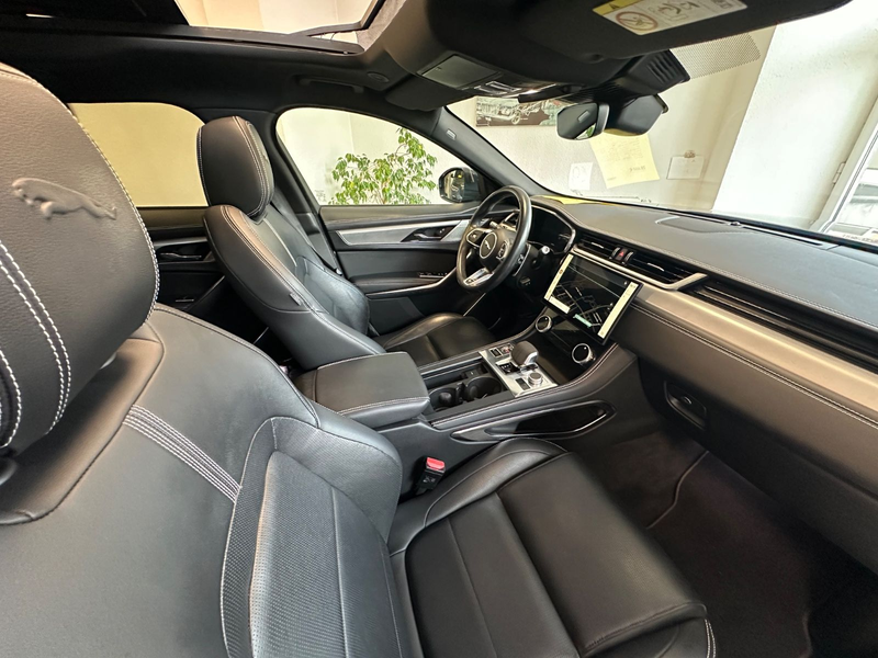 Jaguar F-Pace F-PACE R-Dynamic  AWD, LEDER, PANORAMA — photo 13
