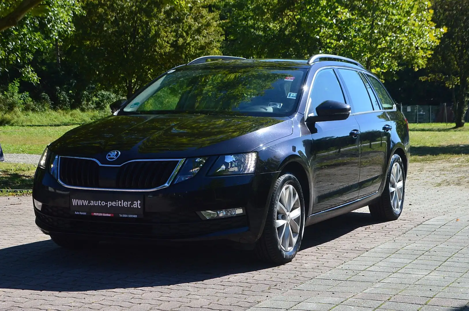 Skoda Octavia Combi 1,6 TDI 4x4+NAVI+SHZ+PDC+TEL Zwart - 2