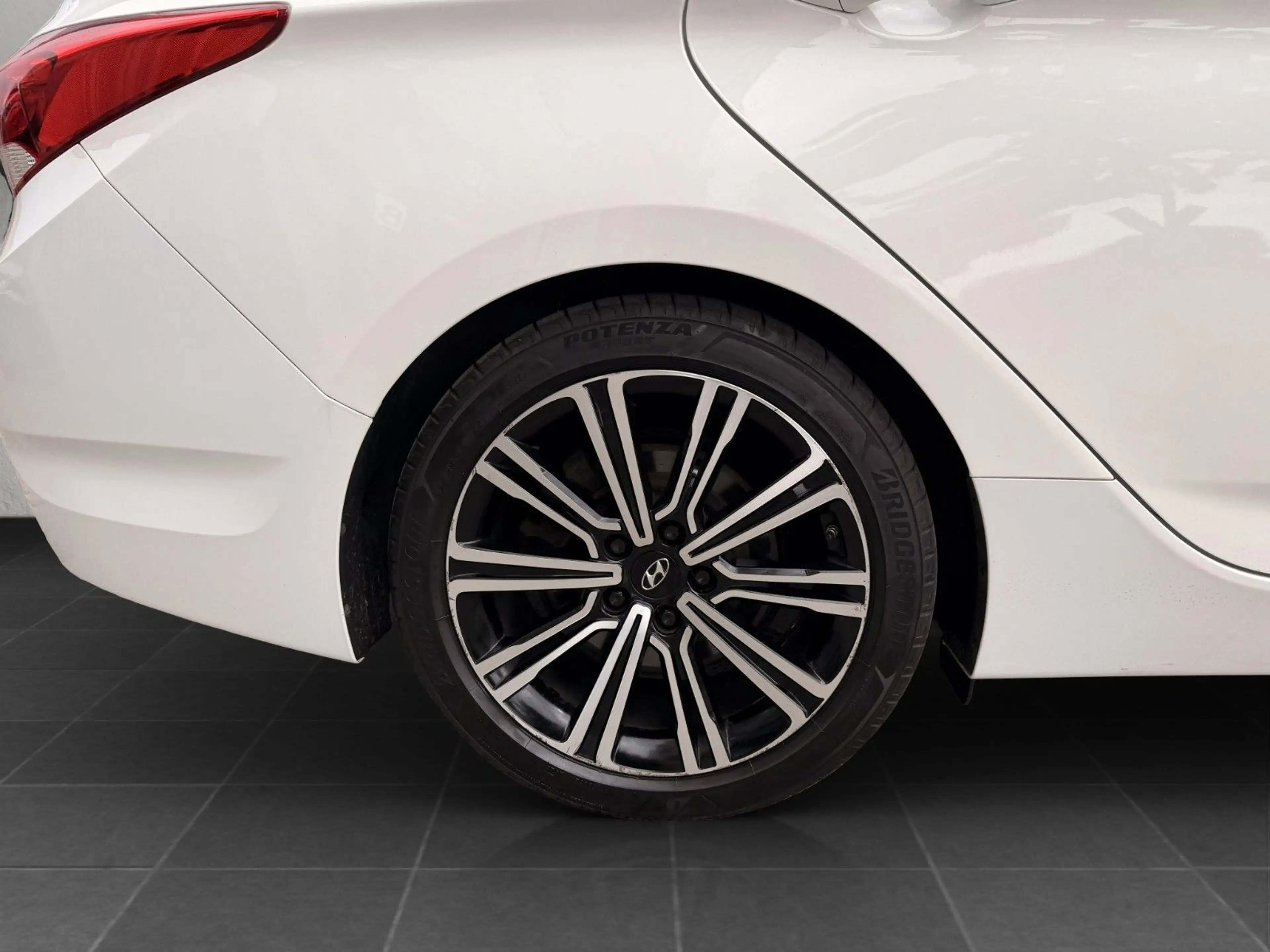 Hyundai i40 cw Premium LEDER*NAVI*PDC*18"*XENON*Kamera — photo 12