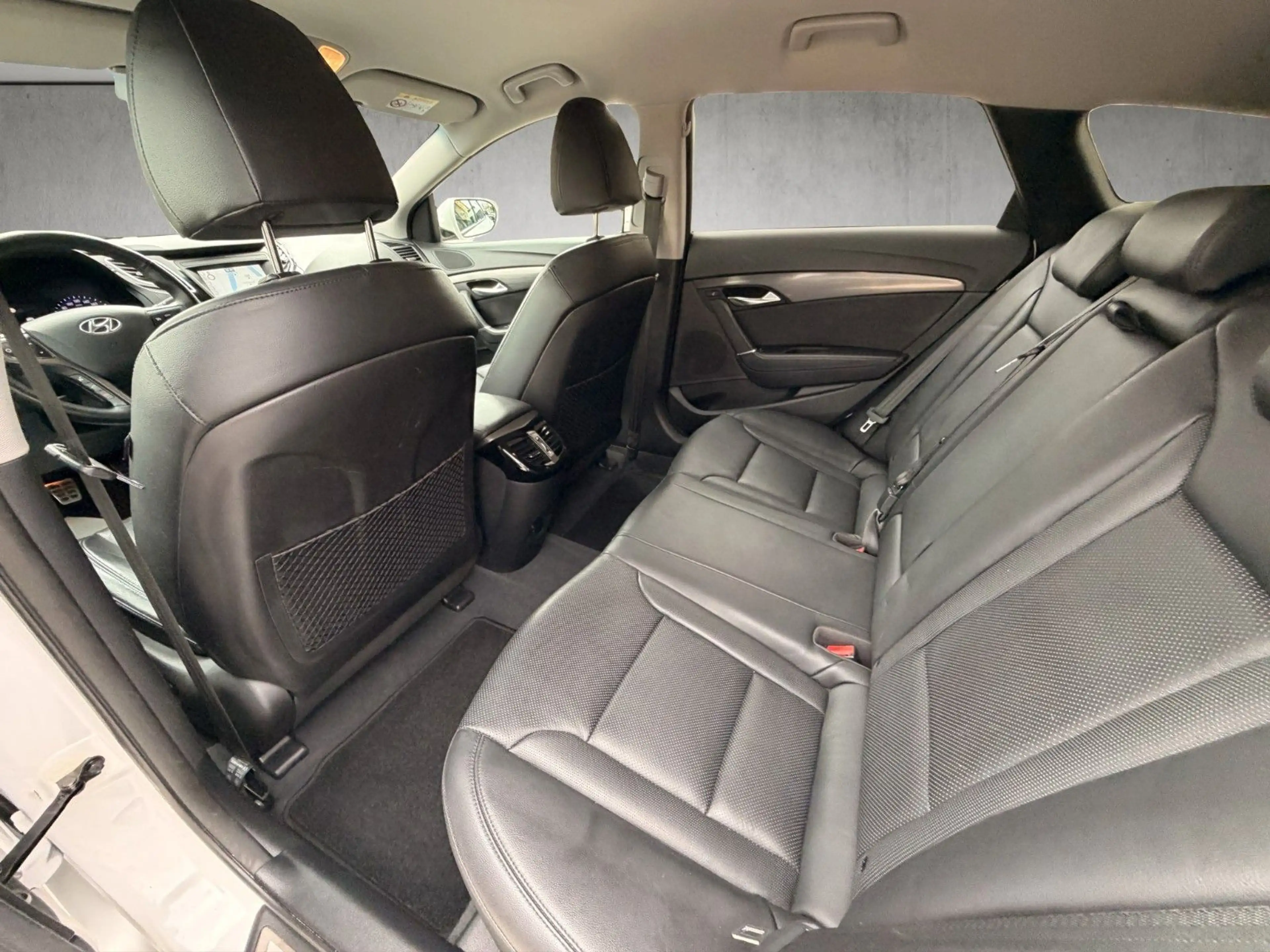 Hyundai i40 cw Premium LEDER*NAVI*PDC*18"*XENON*Kamera — photo 10