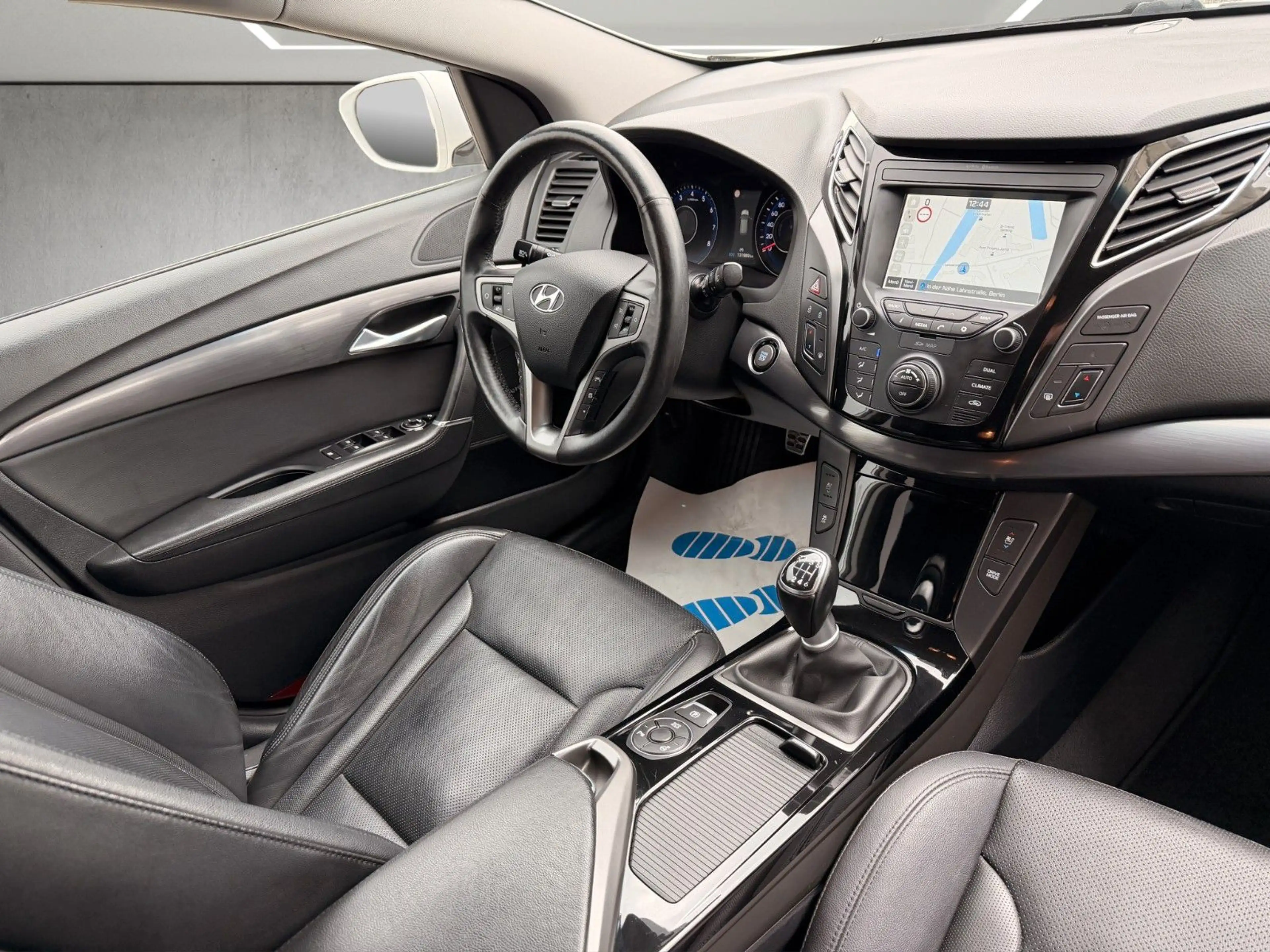 Hyundai i40 cw Premium LEDER*NAVI*PDC*18"*XENON*Kamera — photo 15