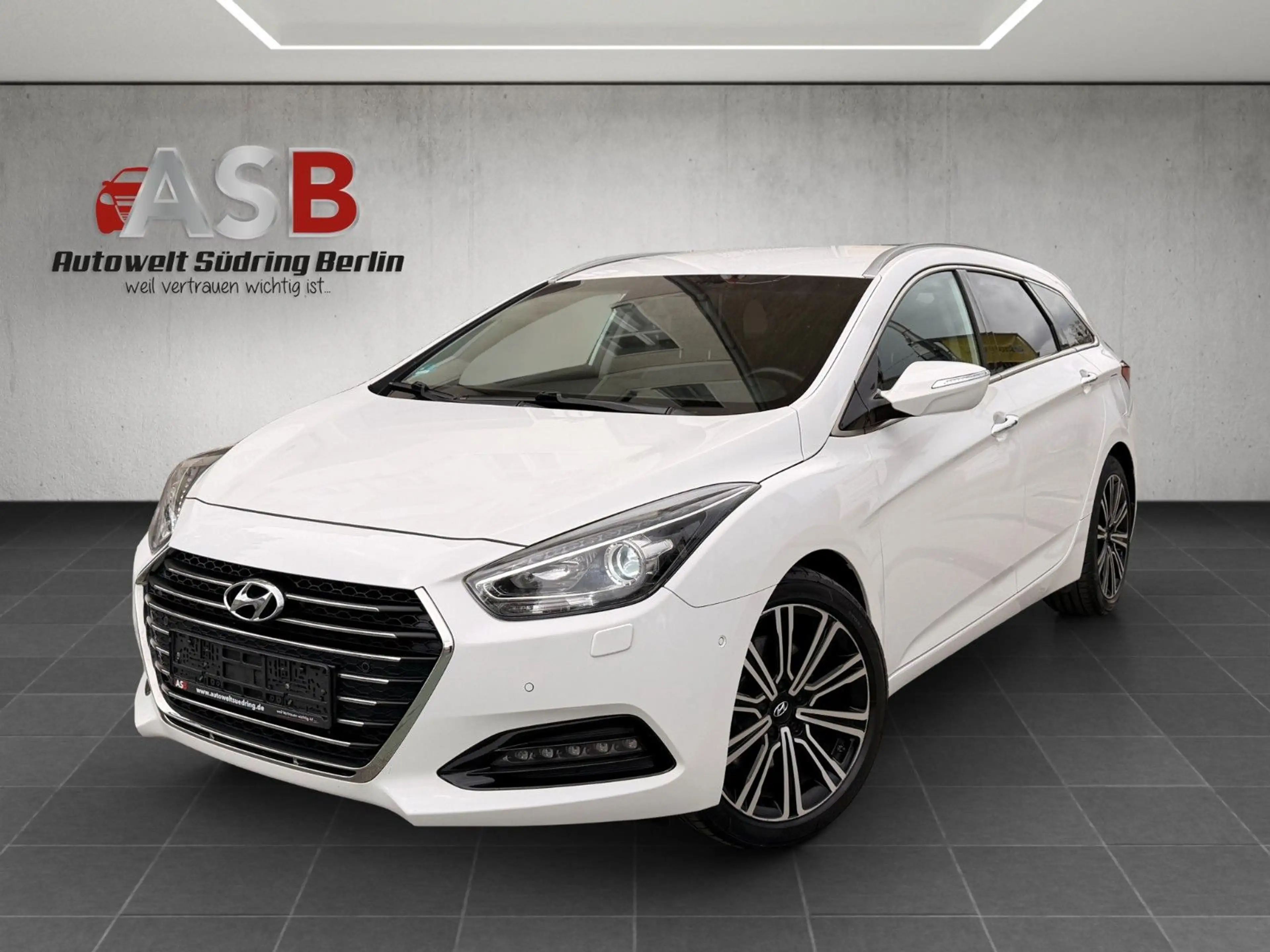 Hyundai i40 cw Premium LEDER*NAVI*PDC*18"*XENON*Kamera — photo 5