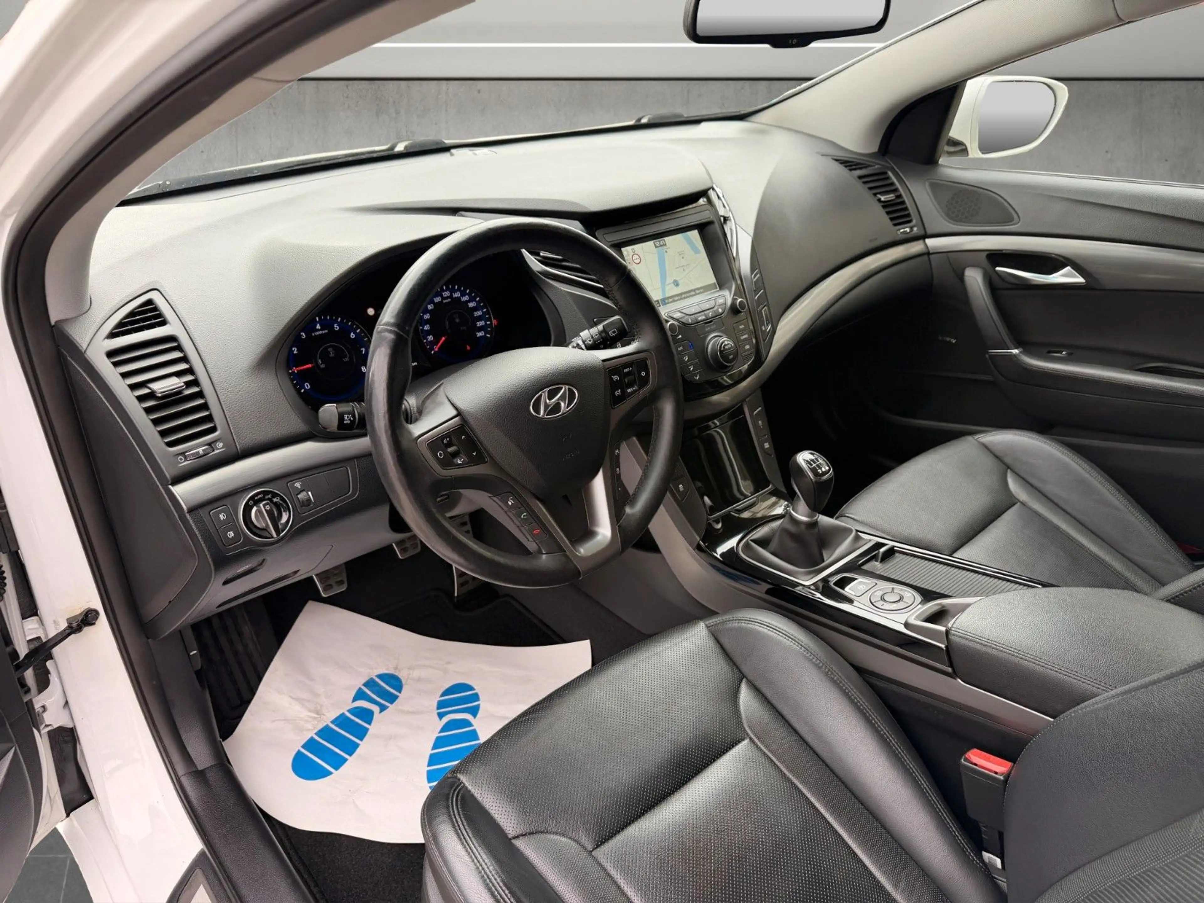 Hyundai i40 cw Premium LEDER*NAVI*PDC*18"*XENON*Kamera — photo 8