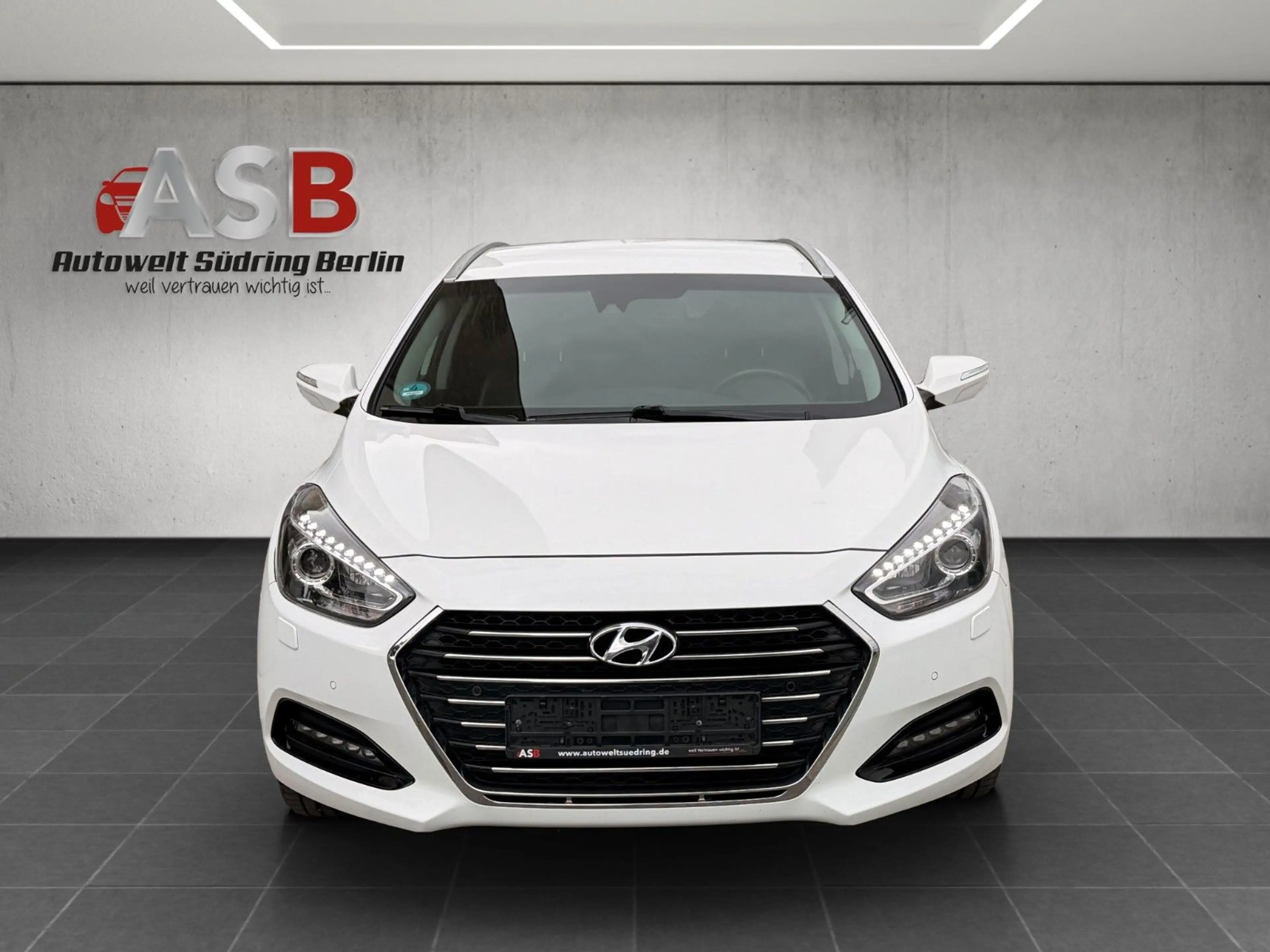 Hyundai i40 cw Premium LEDER*NAVI*PDC*18"*XENON*Kamera — photo 2