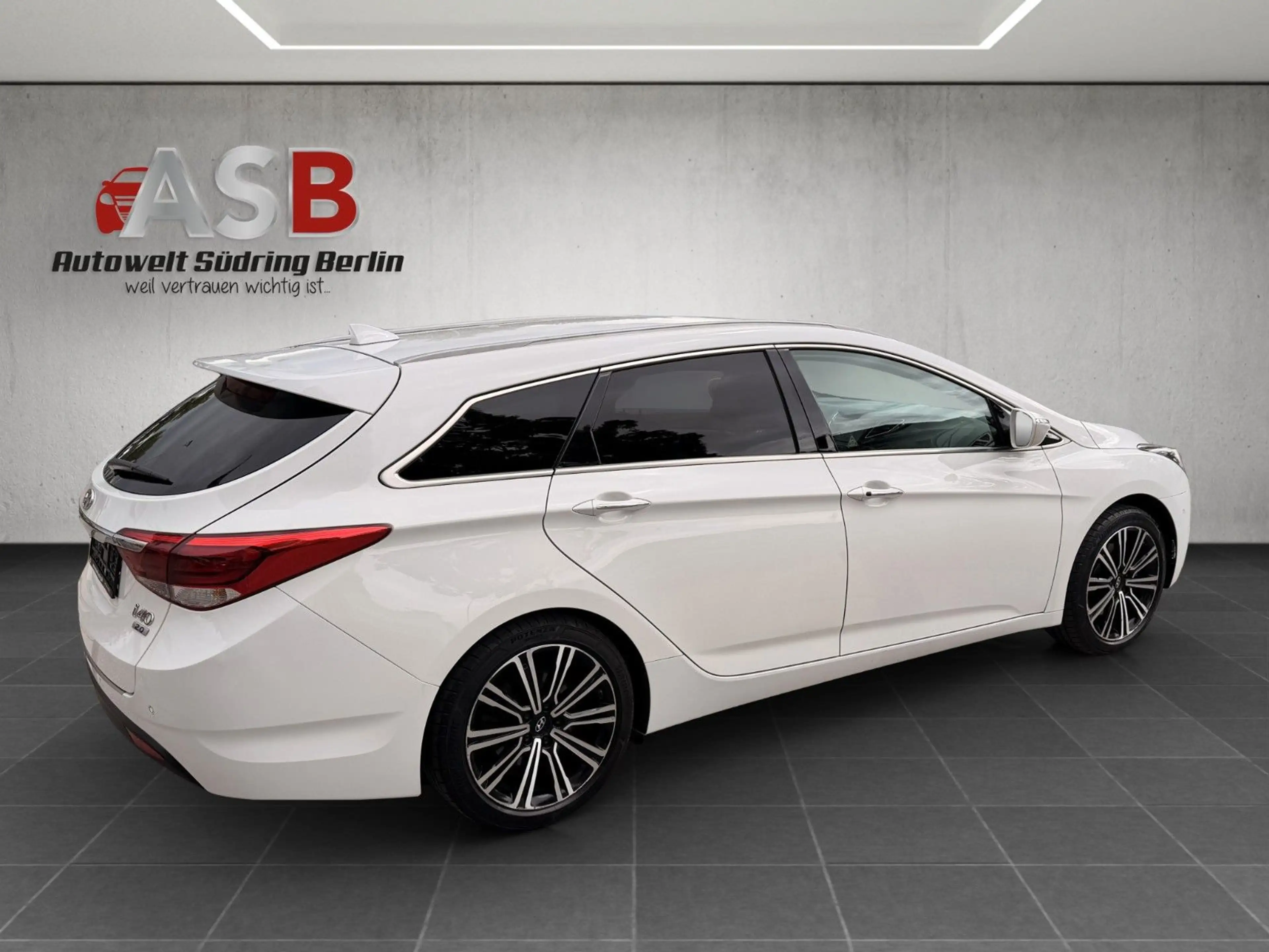 Hyundai i40 cw Premium LEDER*NAVI*PDC*18"*XENON*Kamera — photo 13