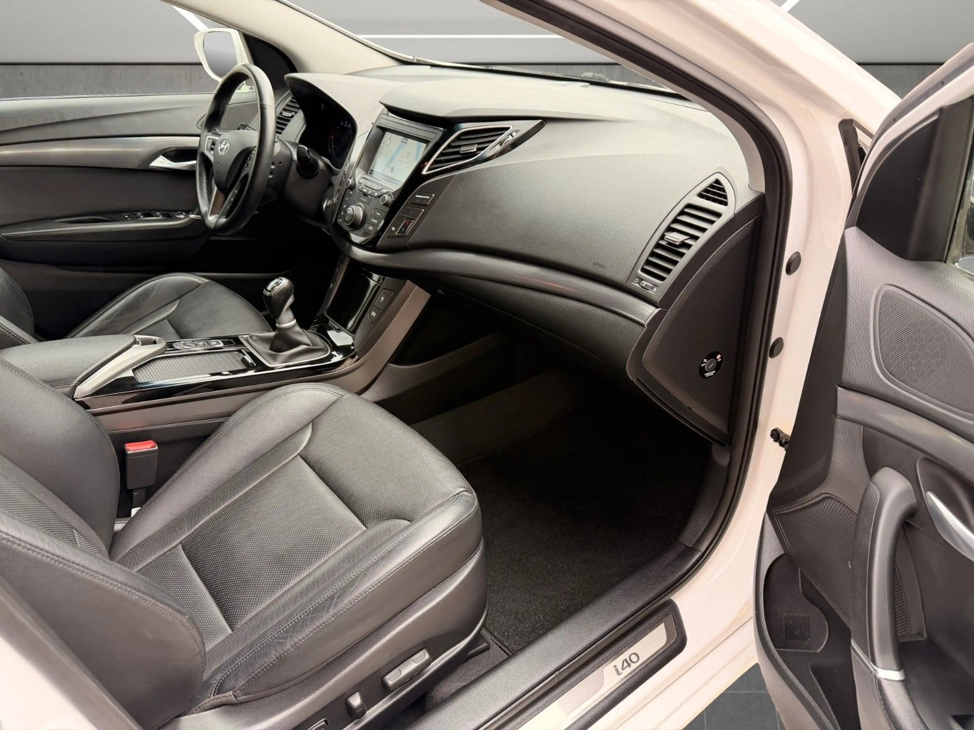 Hyundai i40 cw Premium LEDER*NAVI*PDC*18"*XENON*Kamera — photo 11