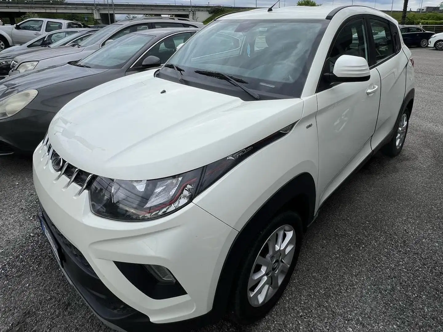 Mahindra KUV100 KUV100 1.2 K6+ m-bifuel - 2