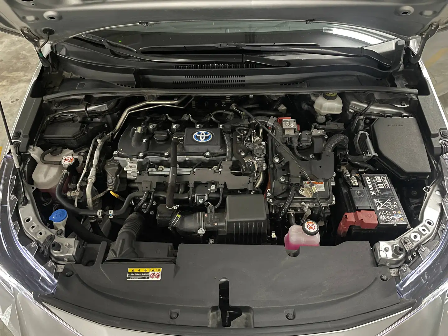 Toyota Corolla Actuve Plus Plateado - 2