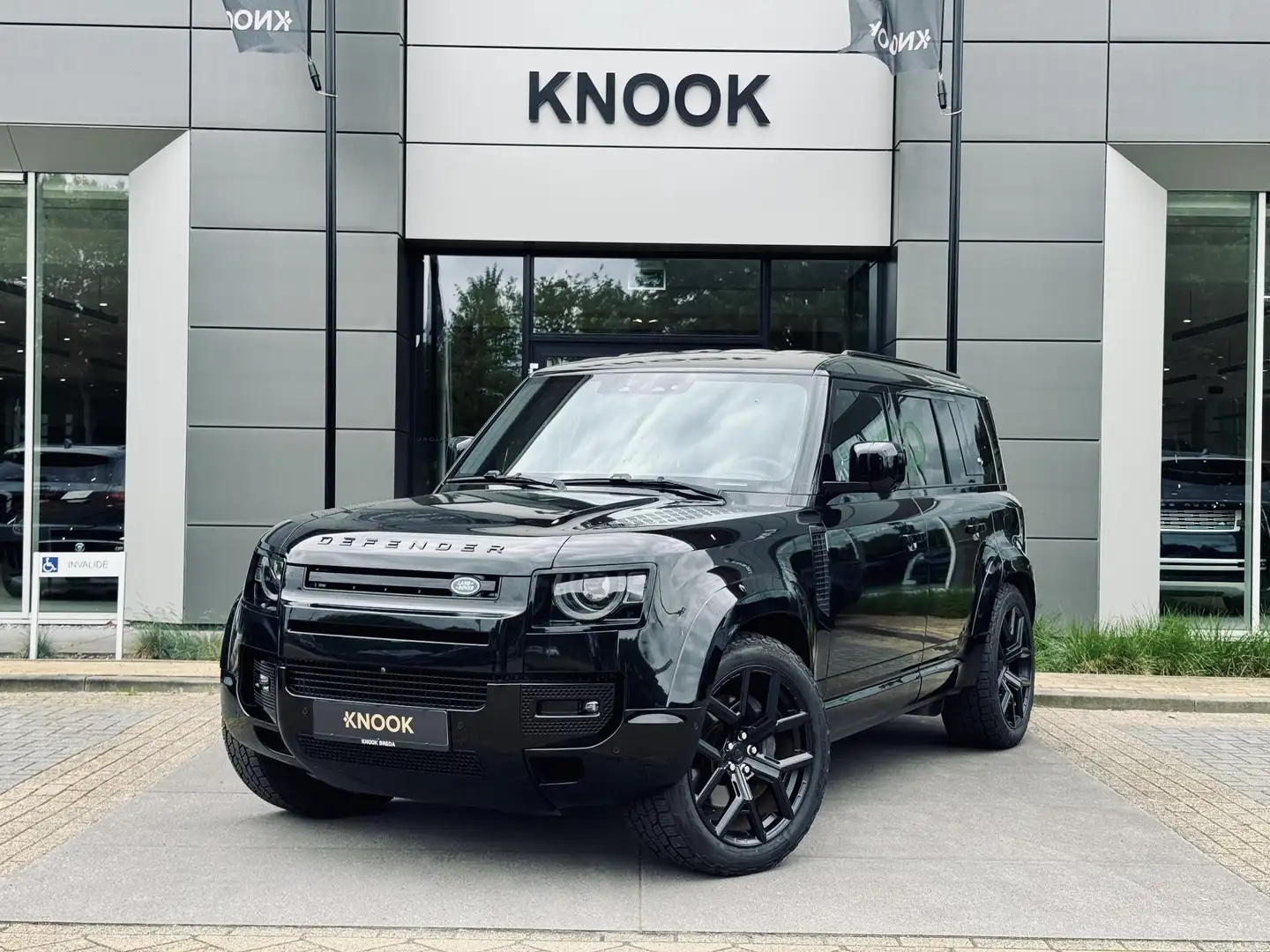 Land Rover Defender 110 P400e | Urban | Meridian | Stoelkoeling | Negro - 1