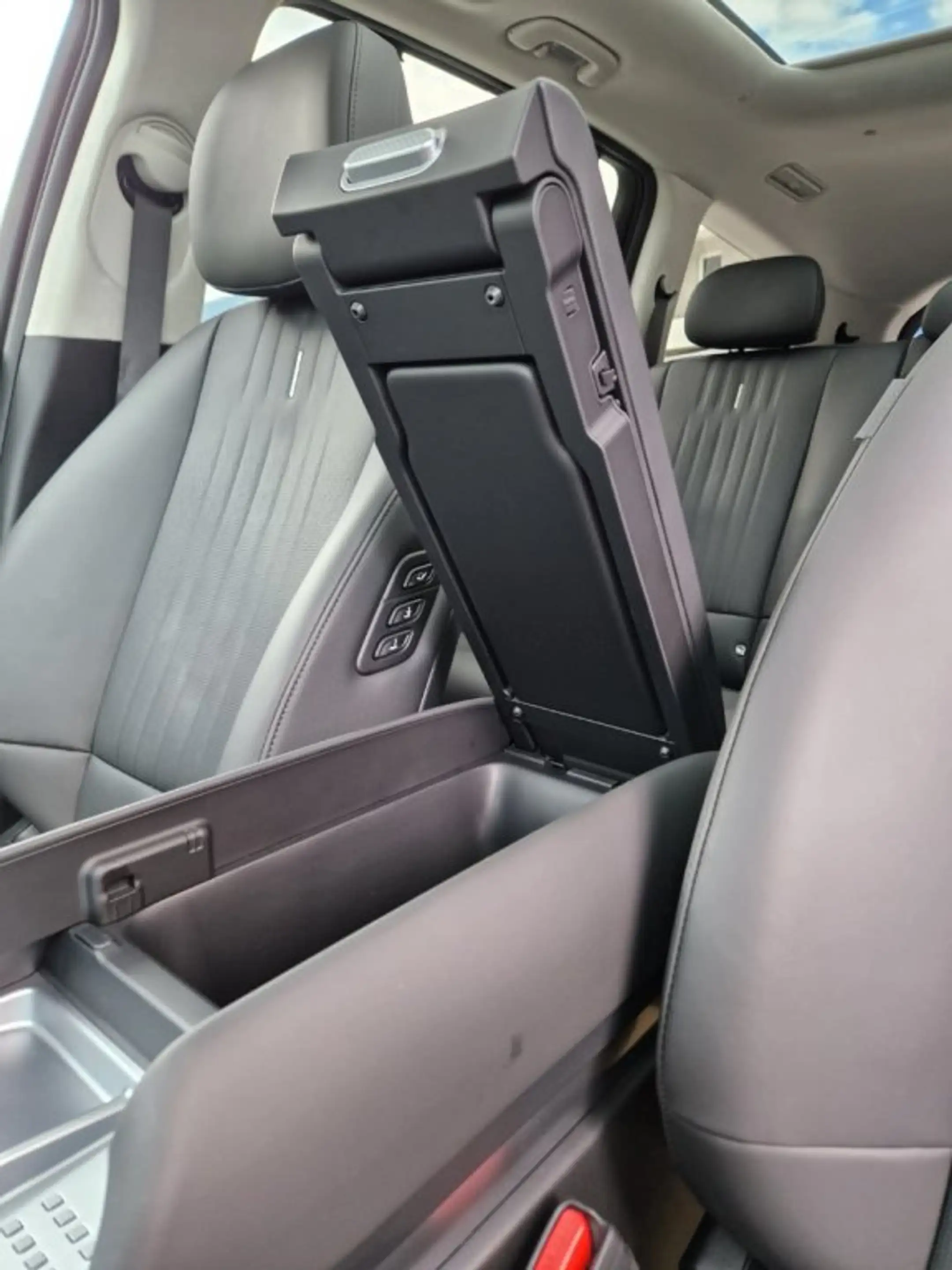 Hyundai IONIQ 9 Calligraphy *110 kWh 4WD *7-Sitzer — photo 10