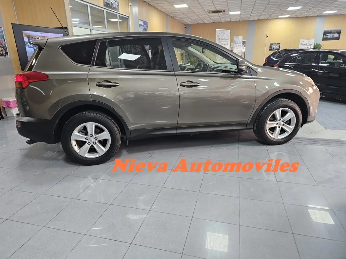 Toyota RAV 4 120D Active AWD Brun - 2