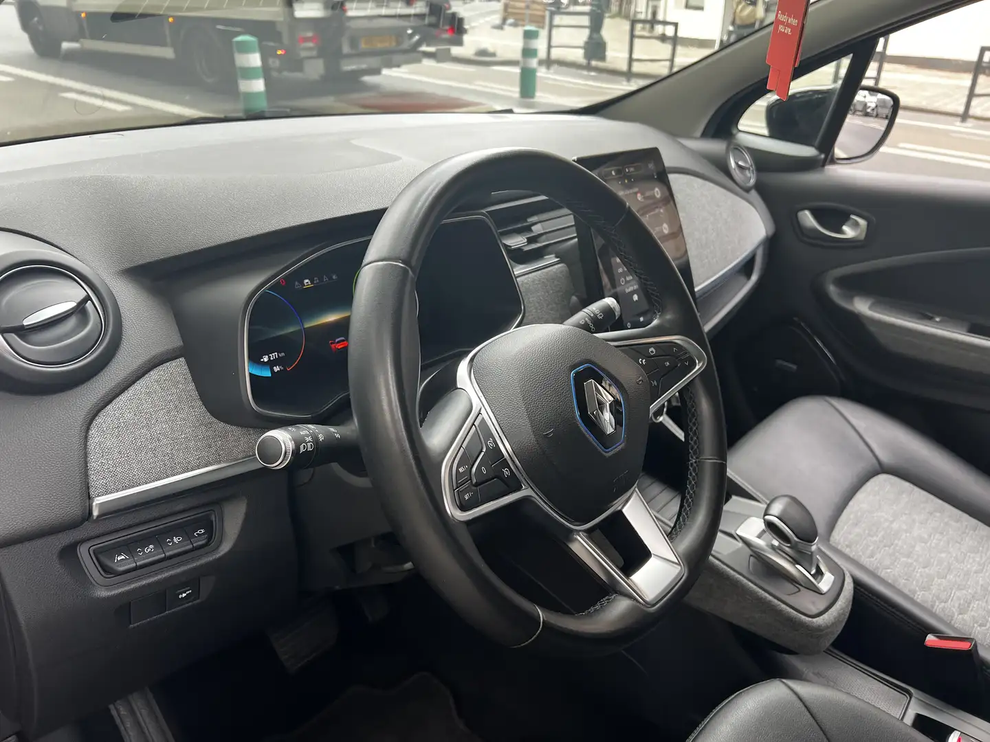 Renault ZOE 52 kWh R135 Intens ZE50 B-rent Zwart - 1