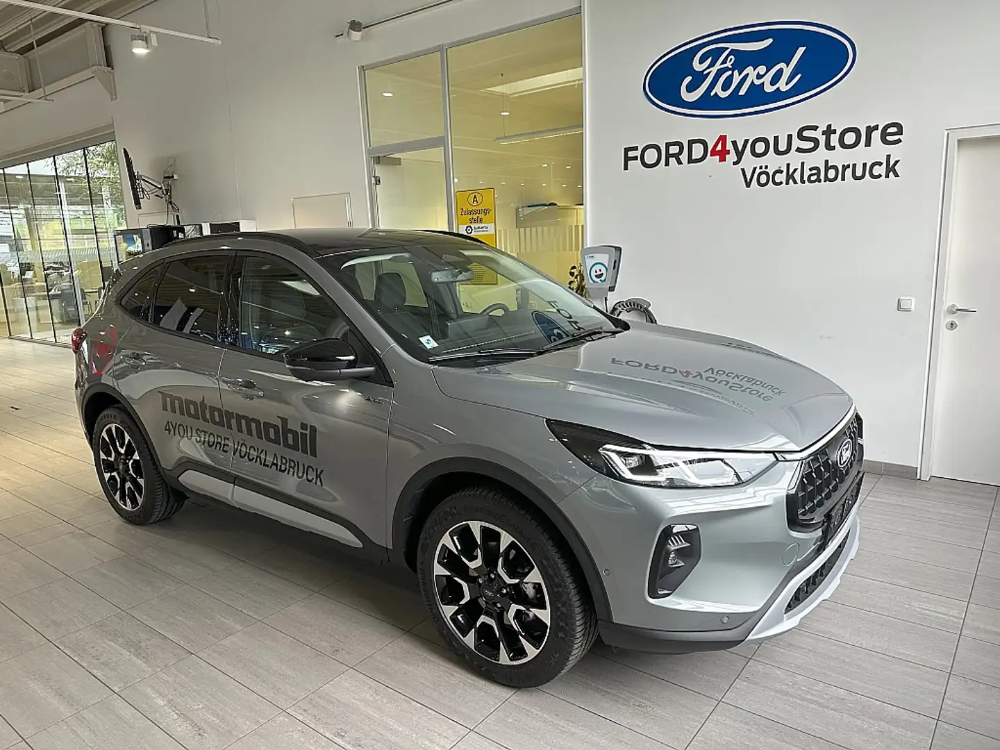 Ford Kuga 2,5 Duratec FHEV Active X Aut. Silber - 1