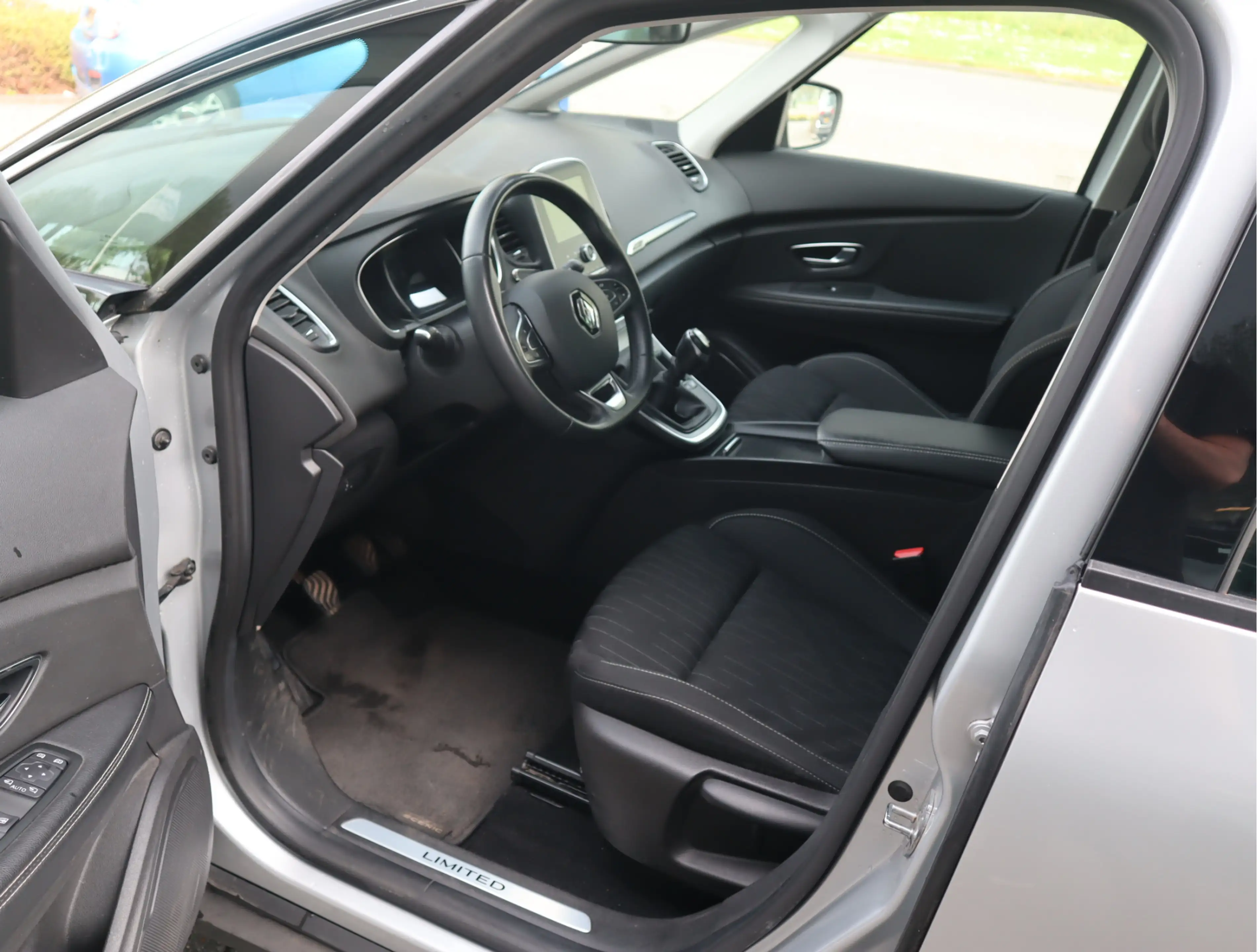 Renault Grand Scenic 1.3 TCe Intens 7p. Navi / Camera / Pdc / Elekramen — photo 16