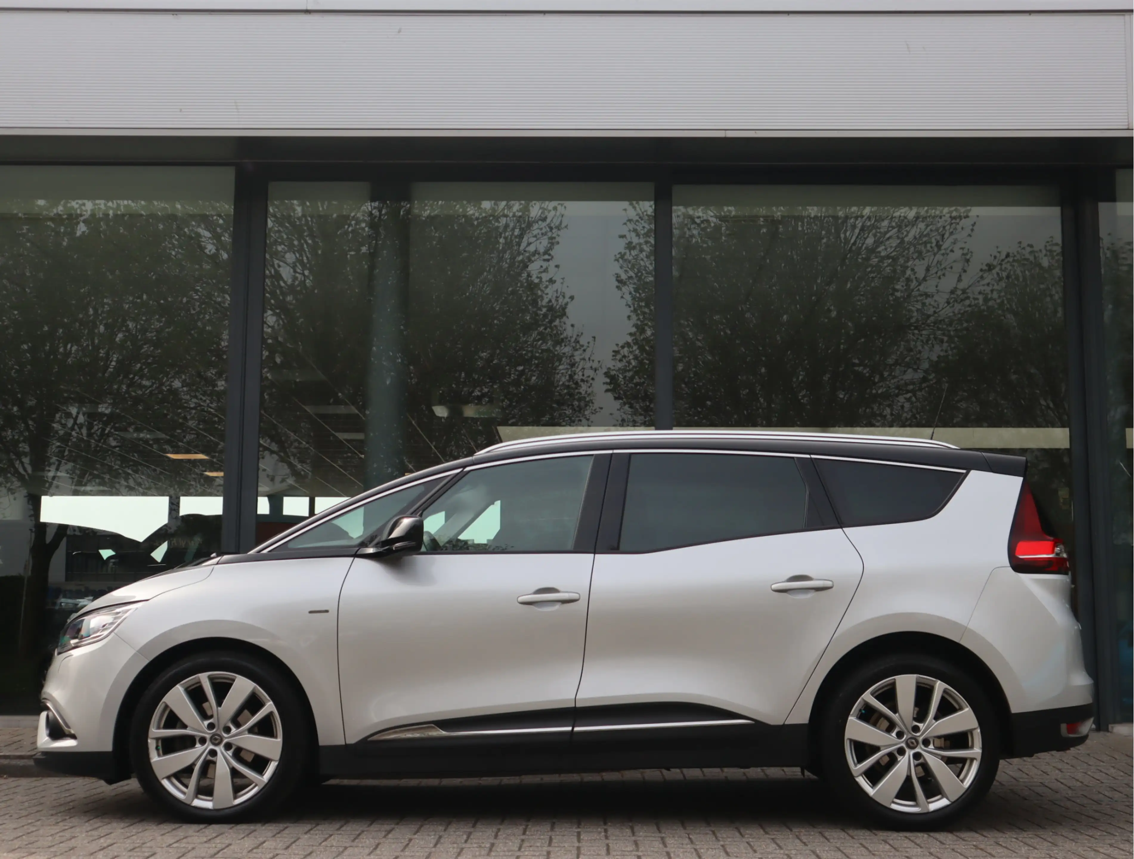 Renault Grand Scenic 1.3 TCe Intens 7p. Navi / Camera / Pdc / Elekramen — photo 3
