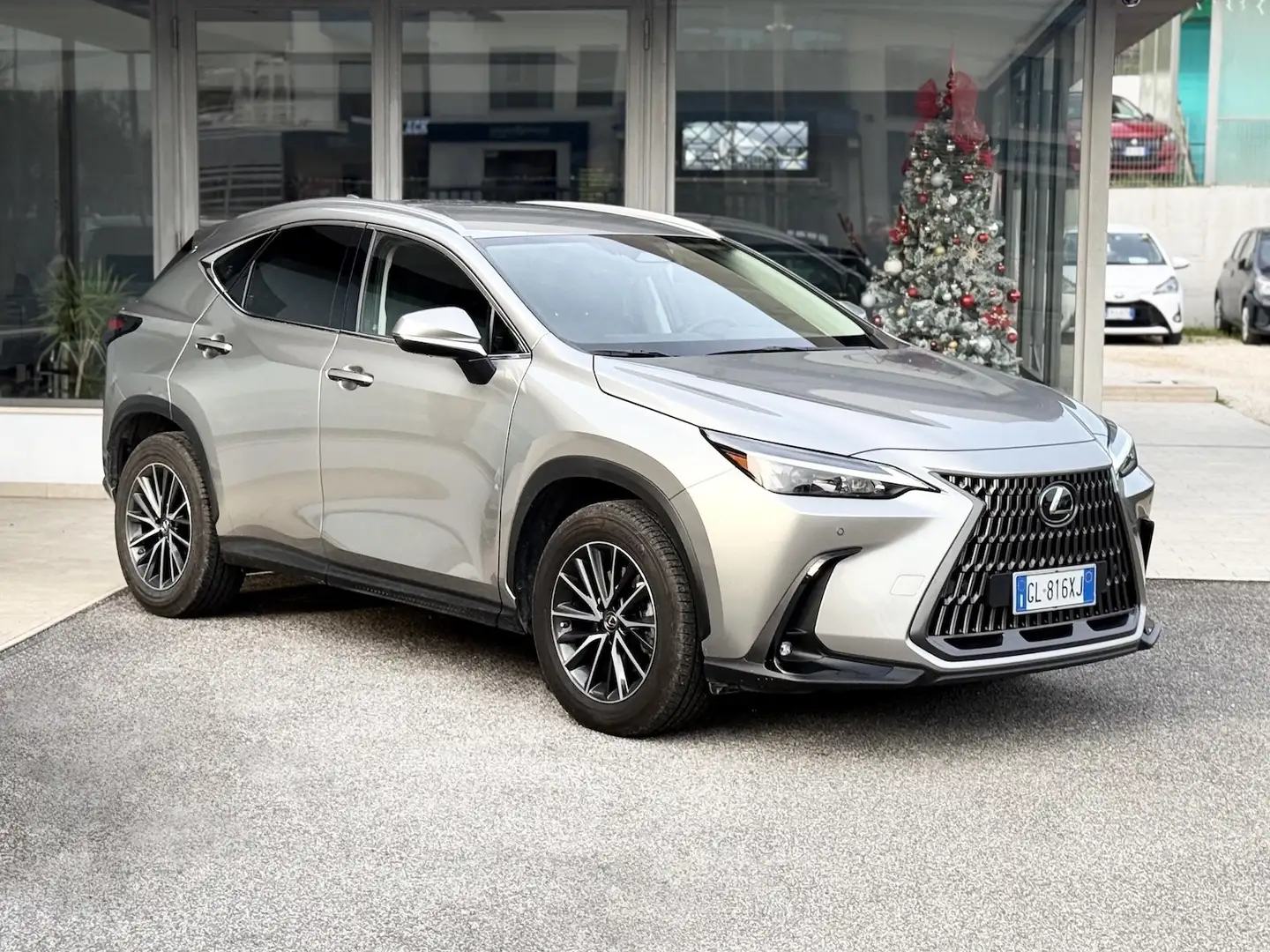 Lexus NX 300 350h 2.5 Premium 4WD 244CV E-CVT - 2022 Gris - 1