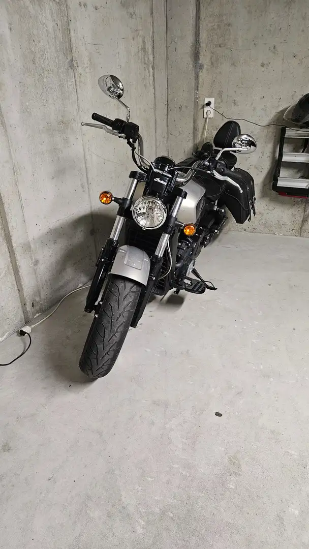 Indian Scout Nero - 2