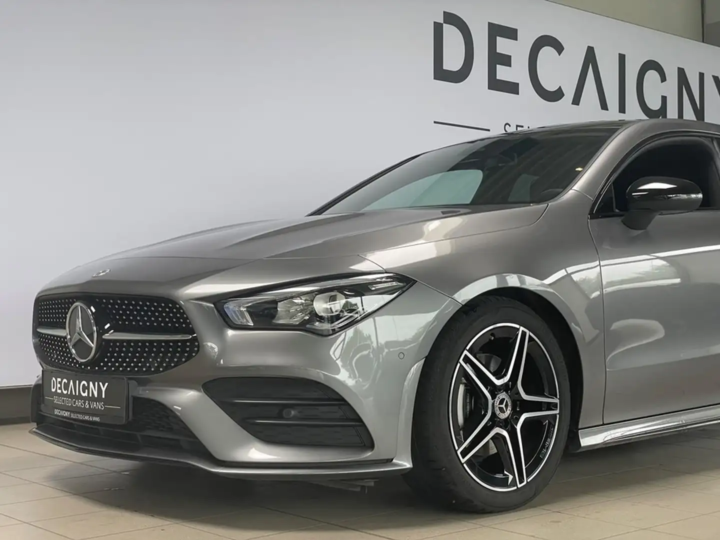 Mercedes-Benz CLA 180 1.3 AMG-Line *App Connect*Camera*Digital Cockpit Grijs - 2