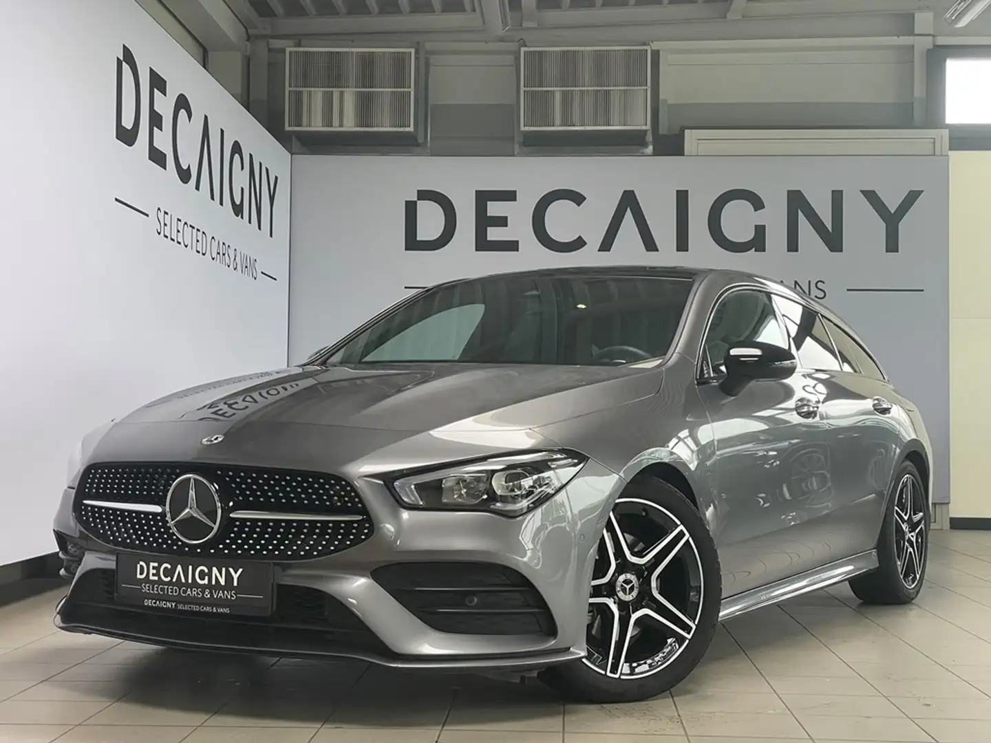 Mercedes-Benz CLA 180 1.3 AMG-Line *App Connect*Camera*Digital Cockpit Grijs - 1