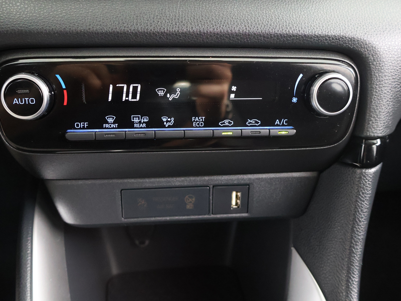 Toyota Yaris 1.5 Hybrid Active — photo 11