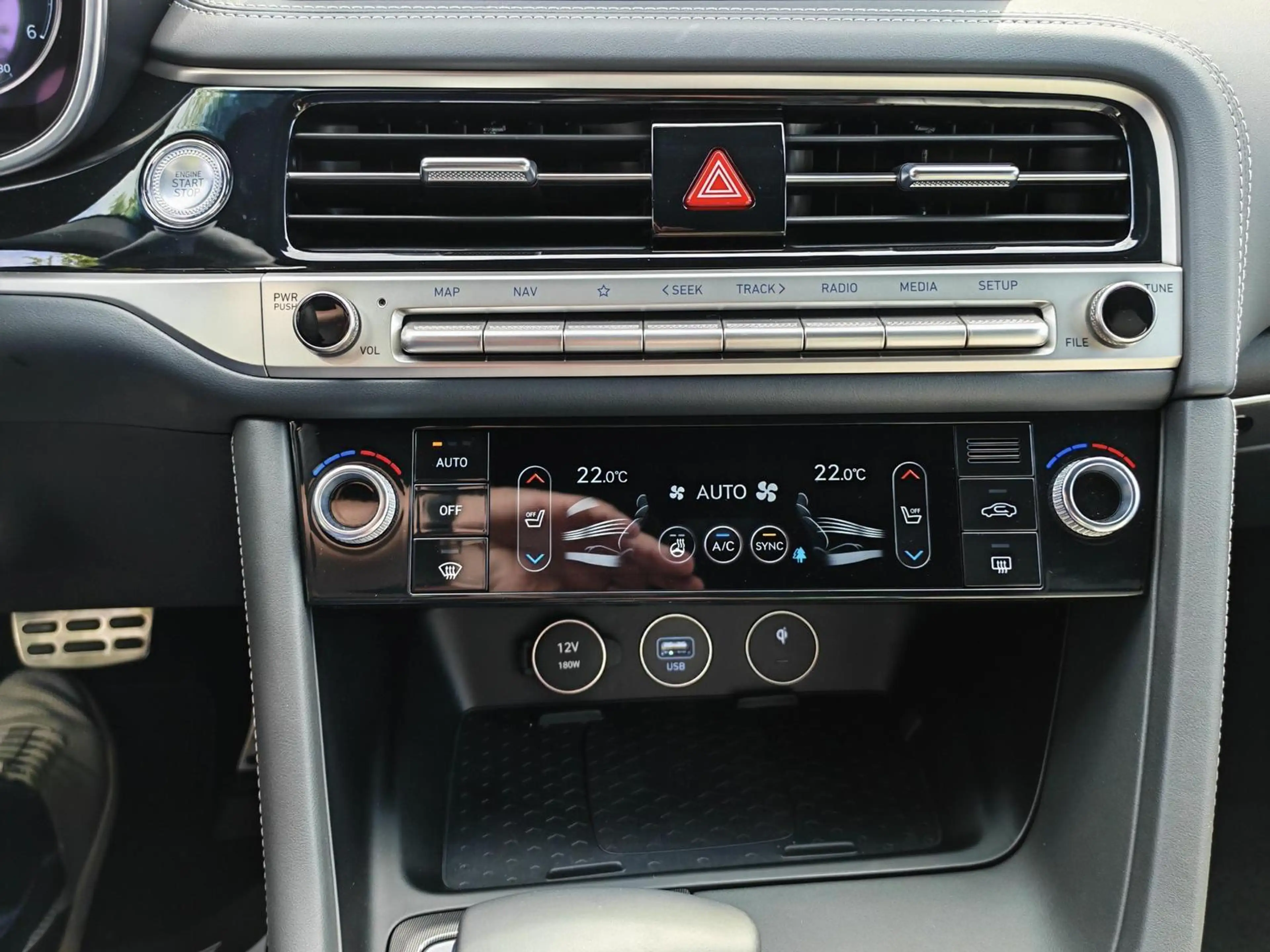 Genesis G70 2.2 CRDi RWD Sport Innov Comfort Nappa Audio — photo 13