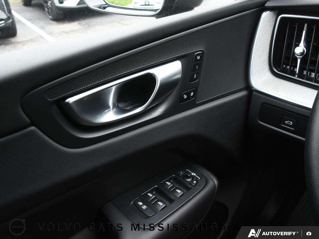 2025 Volvo XC60 B5 Plus Ex-Rental Special thumb 17