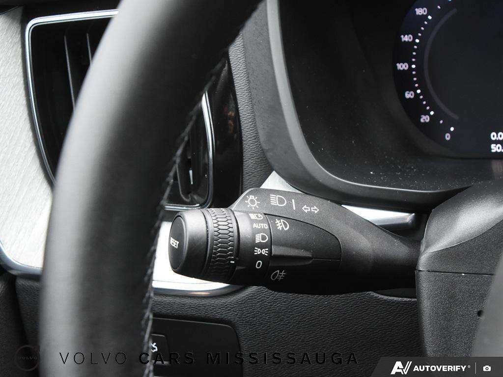 2025 Volvo XC60 B5 Plus Ex-Rental Special thumb 16