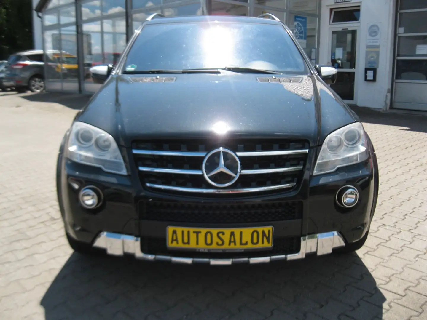 Mercedes-Benz ML 63 AMG *2. Hand + top gepflegt* Schwarz - 2