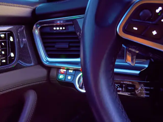 Porsche Panamera 4 E-Hybrid Sport Turismo Chrono Sportauspuff Pano Ansicht 21