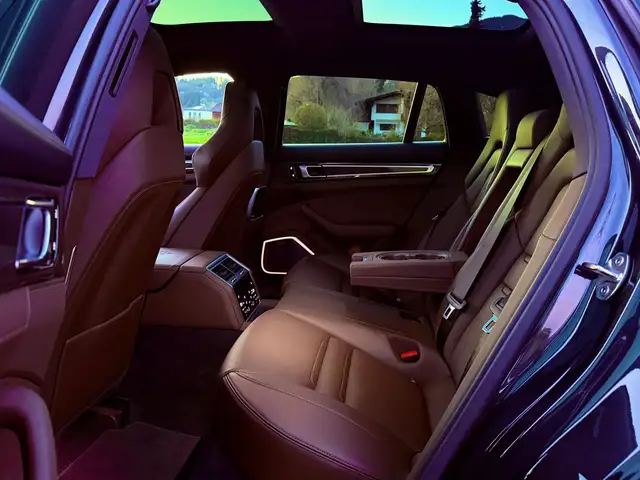 Porsche Panamera 4 E-Hybrid Sport Turismo Chrono Sportauspuff Pano Ansicht 18