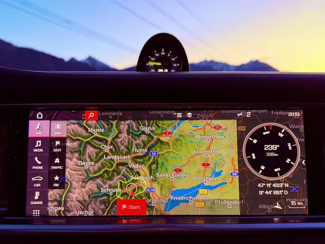 Porsche Panamera 4 E-Hybrid Sport Turismo Chrono Sportauspuff Pano Ansicht 29