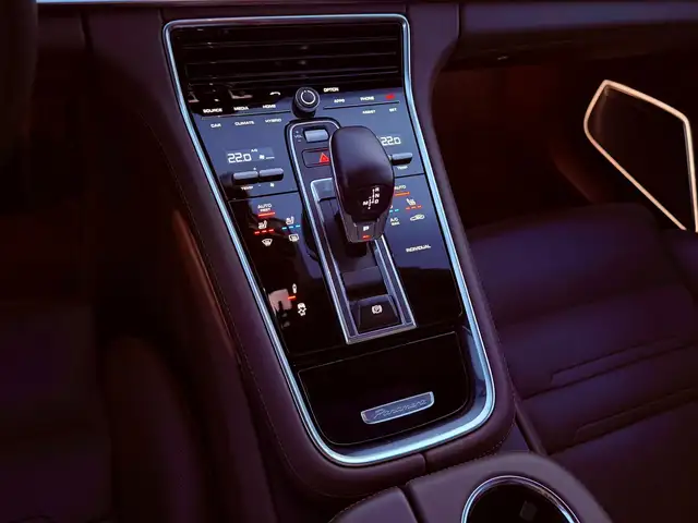 Porsche Panamera 4 E-Hybrid Sport Turismo Chrono Sportauspuff Pano Ansicht 20