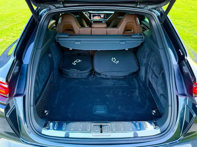 Porsche Panamera 4 E-Hybrid Sport Turismo Chrono Sportauspuff Pano Ansicht 26