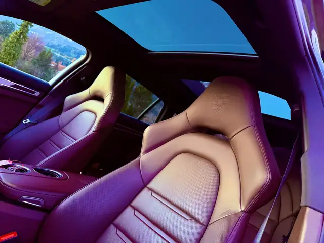Porsche Panamera 4 E-Hybrid Sport Turismo Chrono Sportauspuff Pano Ansicht 17